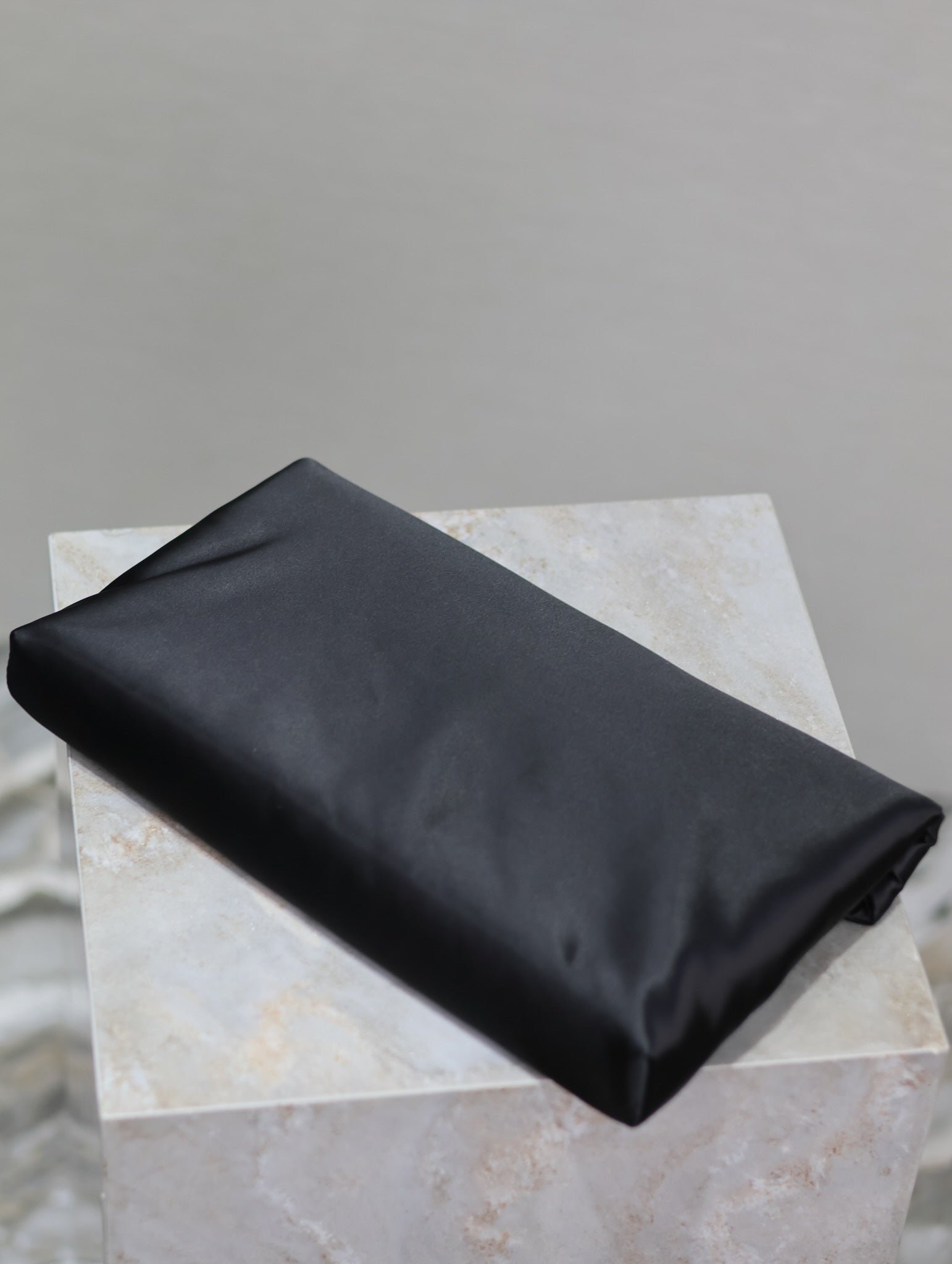 {Style No: XGI2189L} ENVELOPE CLUTCH 29 IN BLACK NYLON BLACK LOGO - Image 4