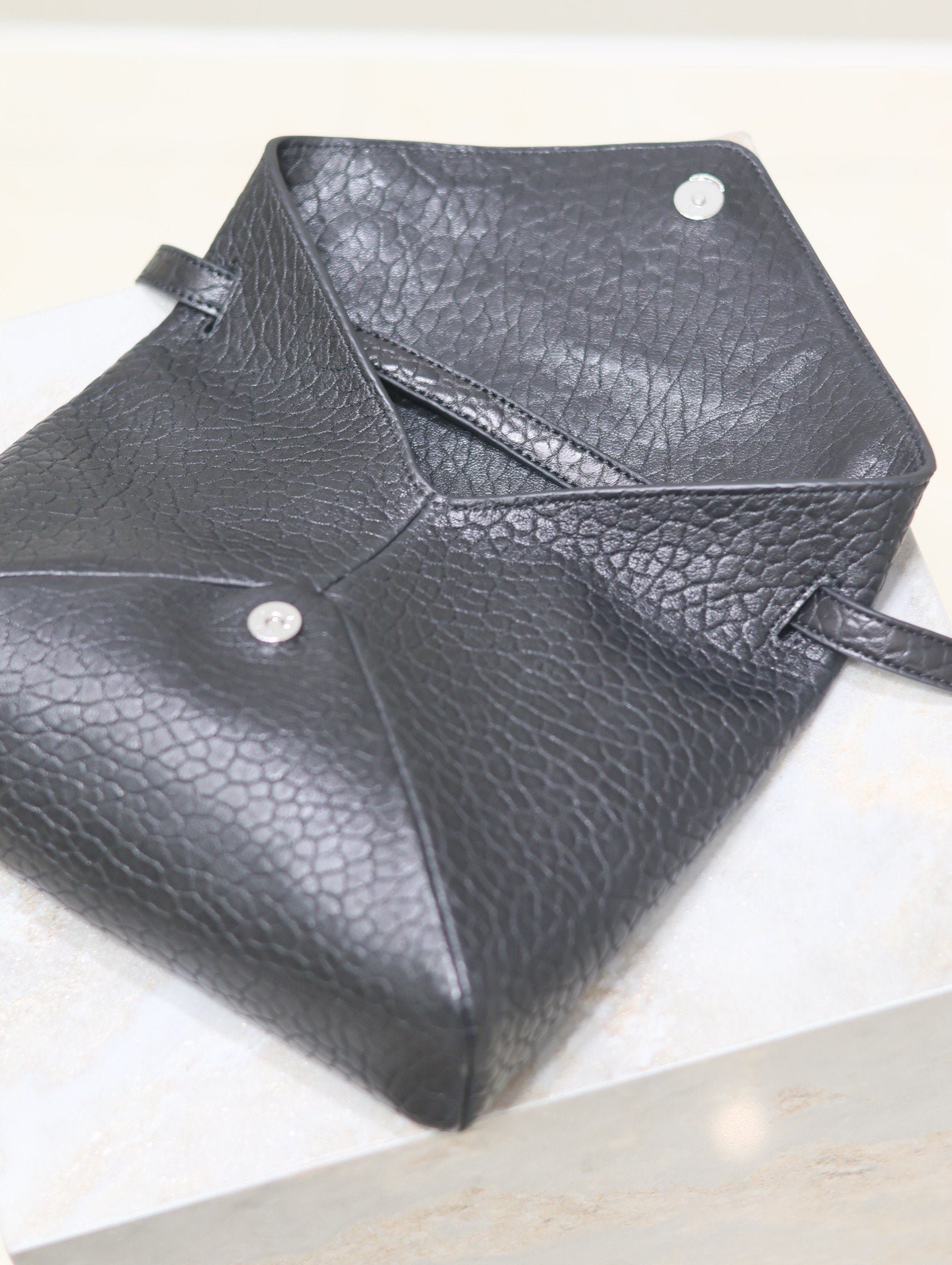 {Style No: MPRX5AEC} ENVELOPE CHAIN BAG 23 IN BLACK ELEPHANT TEXTURE LAMBSKIN SILVER LOGO - Image 3