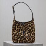 {Style No: TSLYH5HE} LE 5 À 7 SMALL SUPPLE 23 IN LEOPARD PRINT CALFSKIN