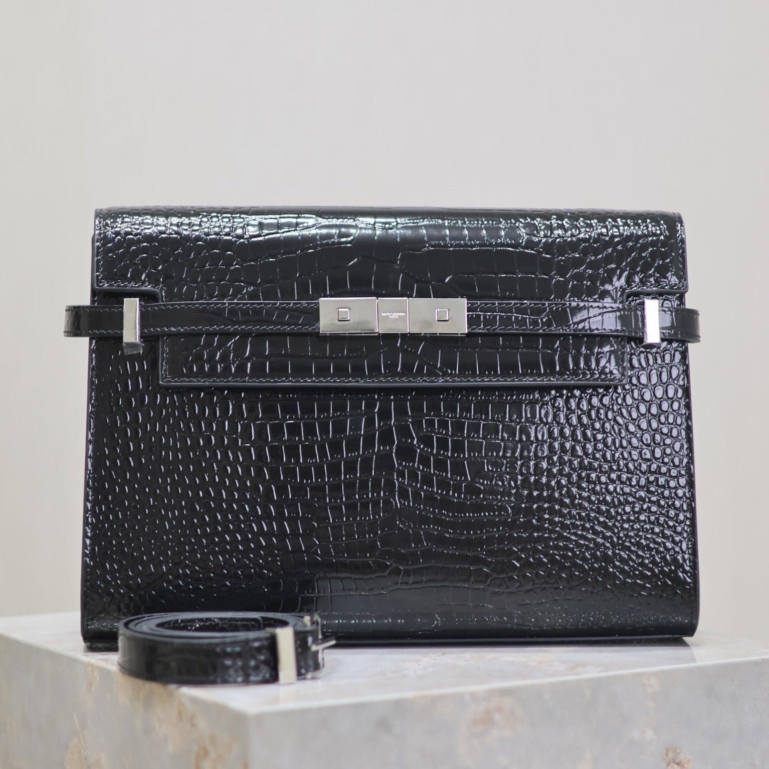 {Style No: NRJ67QNO} MANHATTAN MEDIUM 29 IN BLACK CROCODILE-EMBOSSED CALFSKIN SILVER BUCKLE