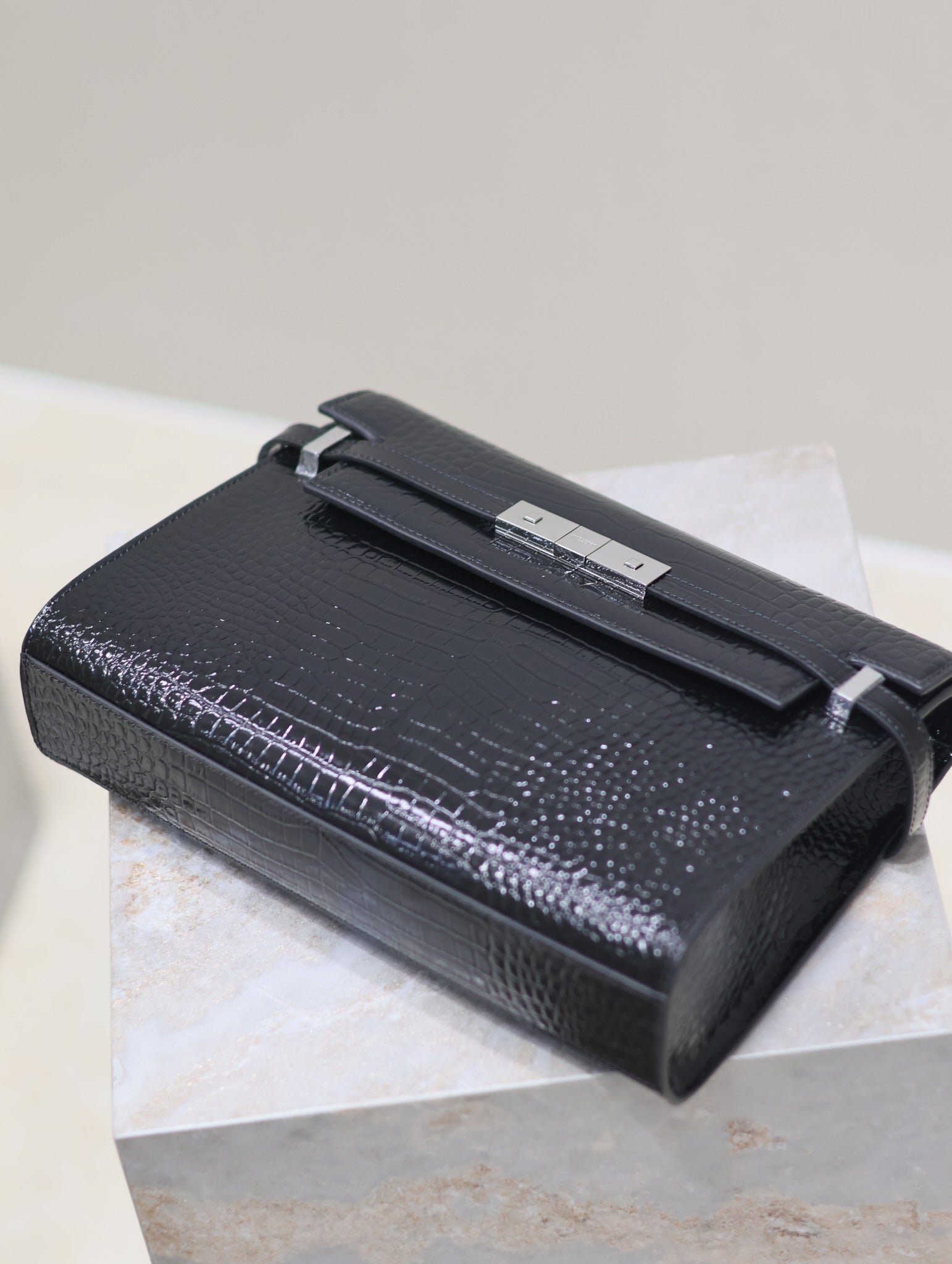 {Style No: NRJ67QNO} MANHATTAN MEDIUM 29 IN BLACK CROCODILE-EMBOSSED CALFSKIN SILVER BUCKLE - Image 4