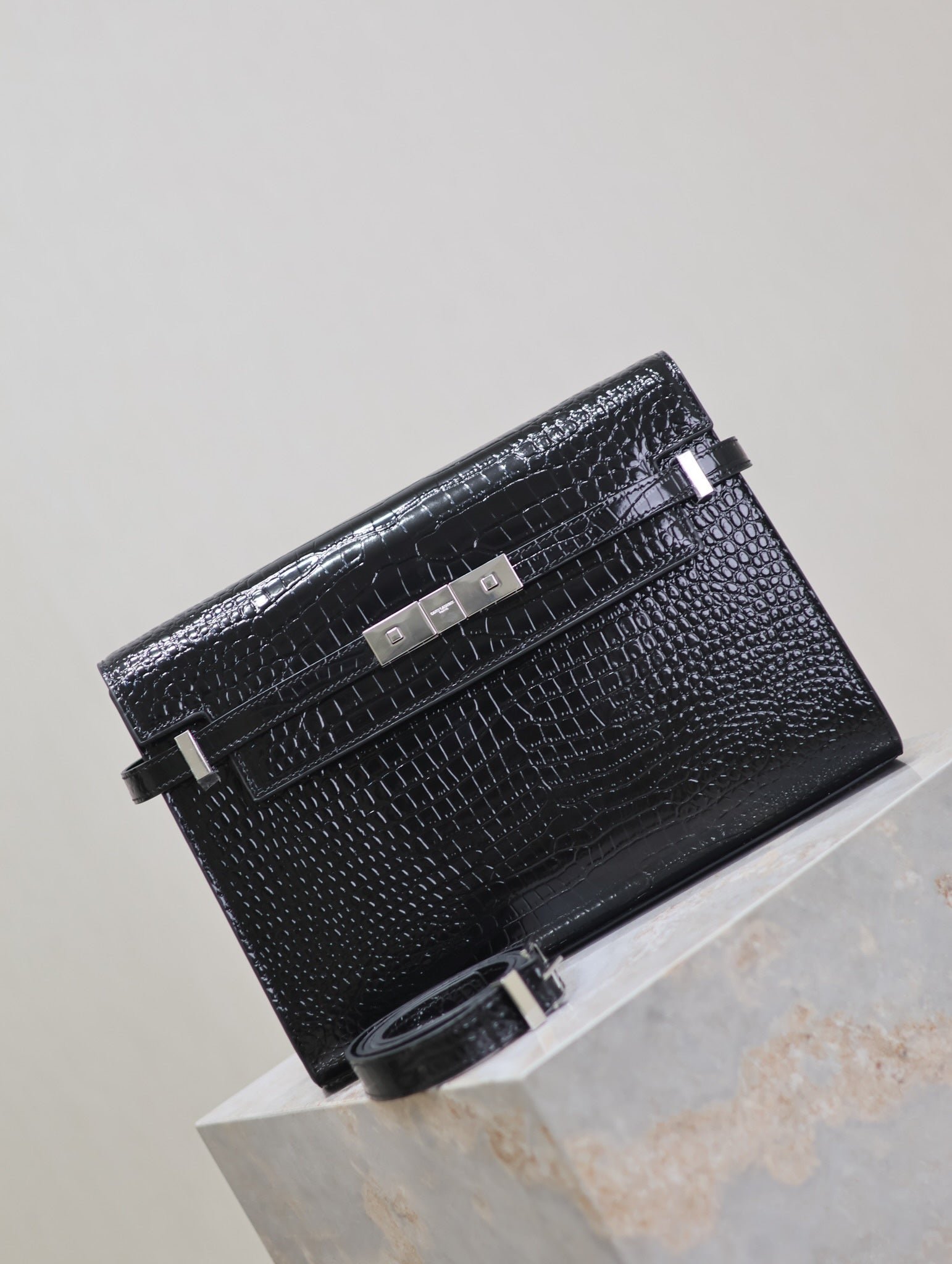 {Style No: NRJ67QNO} MANHATTAN MEDIUM 29 IN BLACK CROCODILE-EMBOSSED CALFSKIN SILVER BUCKLE - Image 6
