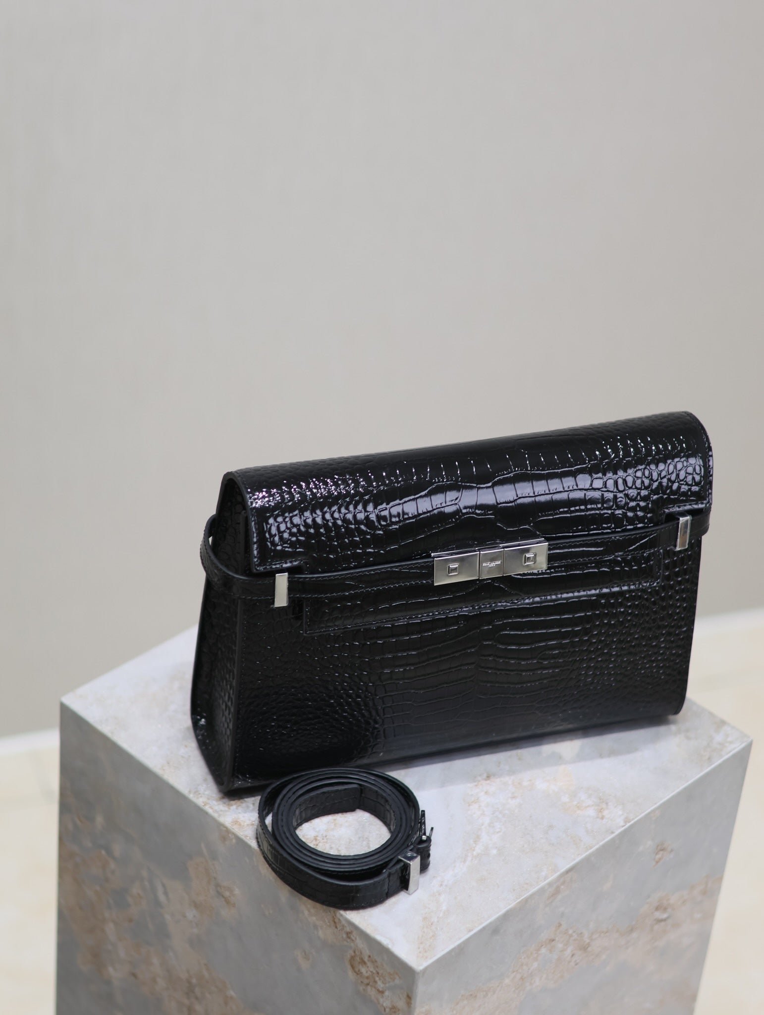{Style No: NRJ67QNO} MANHATTAN MEDIUM 29 IN BLACK CROCODILE-EMBOSSED CALFSKIN SILVER BUCKLE - Image 8