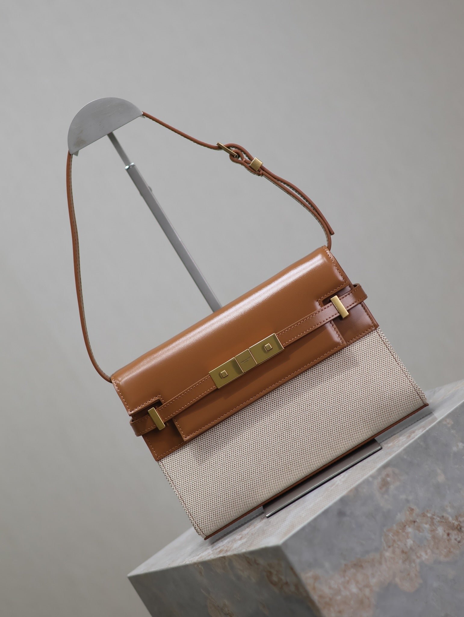 {Style No: R21Q1DND} MANHATTAN SMALL 24 IN WHITE CANVAS AND BROWN CALFSKIN GOLD HARDWARE - Image 5