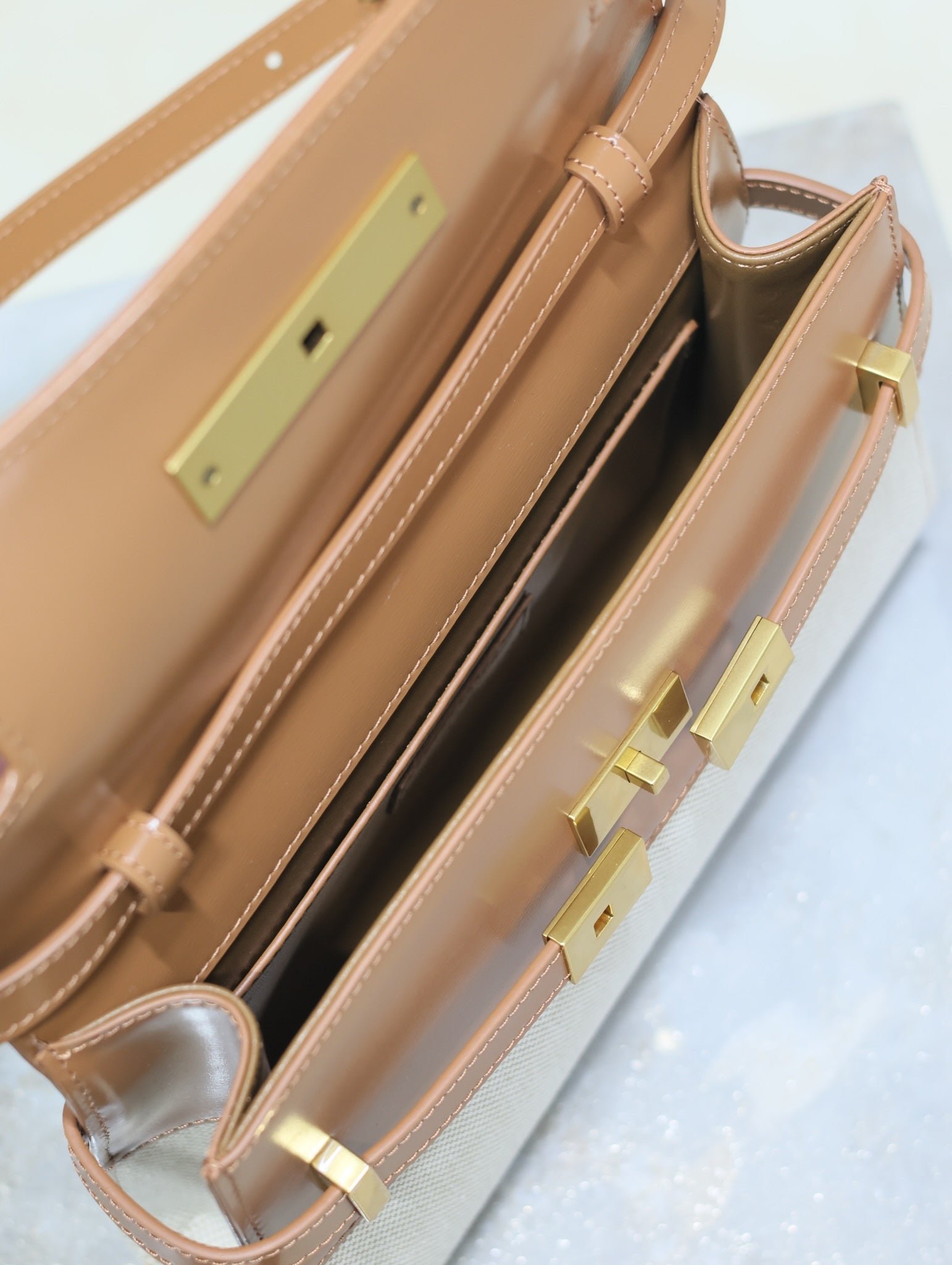 {Style No: R21Q1DND} MANHATTAN SMALL 24 IN WHITE CANVAS AND BROWN CALFSKIN GOLD HARDWARE - Image 3