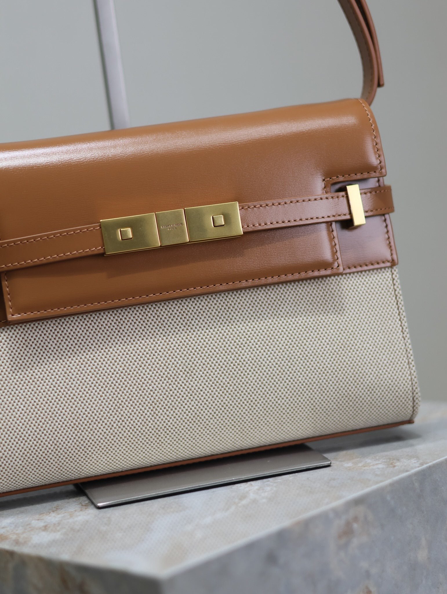 {Style No: R21Q1DND} MANHATTAN SMALL 24 IN WHITE CANVAS AND BROWN CALFSKIN GOLD HARDWARE - Image 7