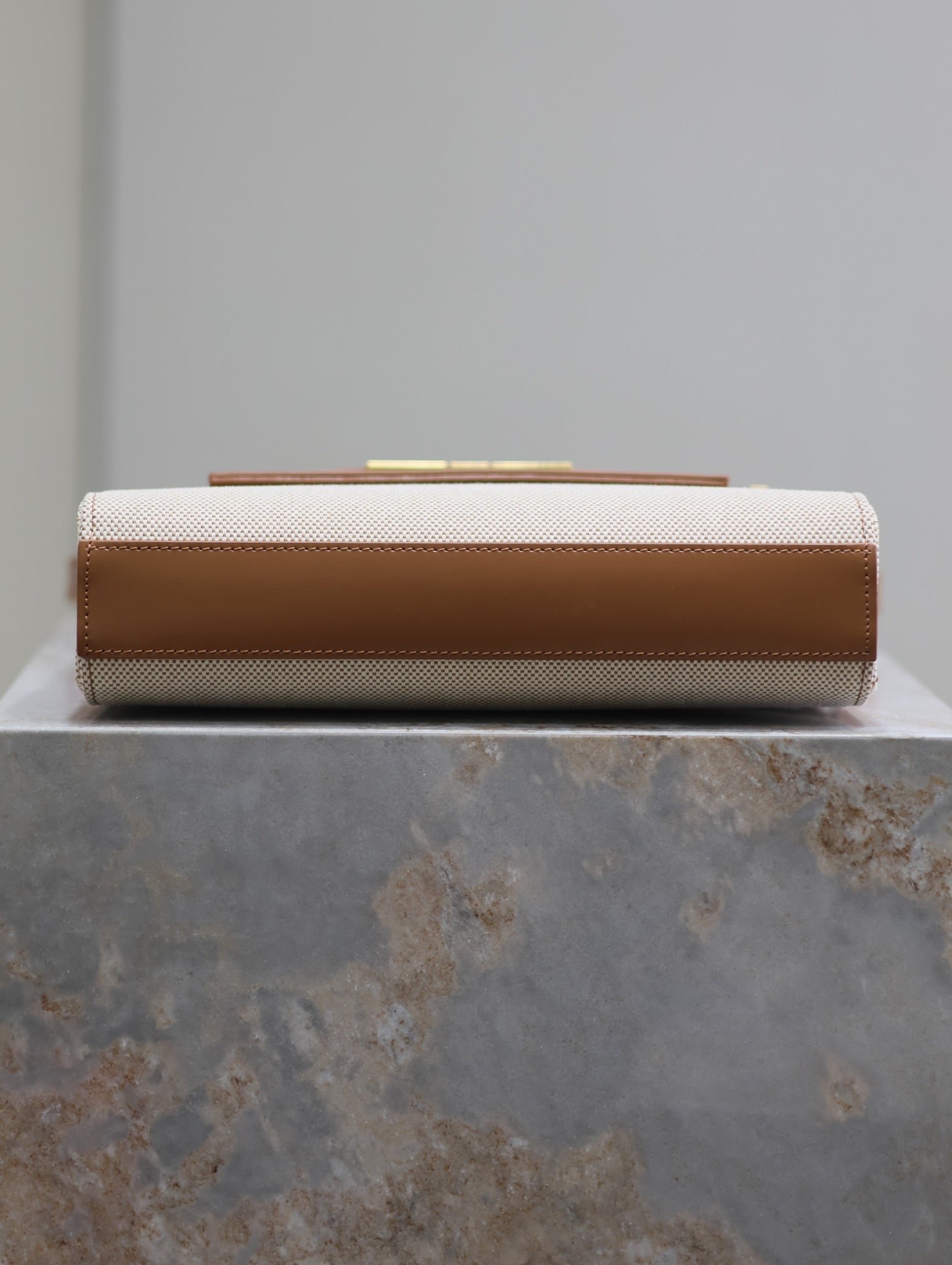 {Style No: R21Q1DND} MANHATTAN SMALL 24 IN WHITE CANVAS AND BROWN CALFSKIN GOLD HARDWARE - Image 9