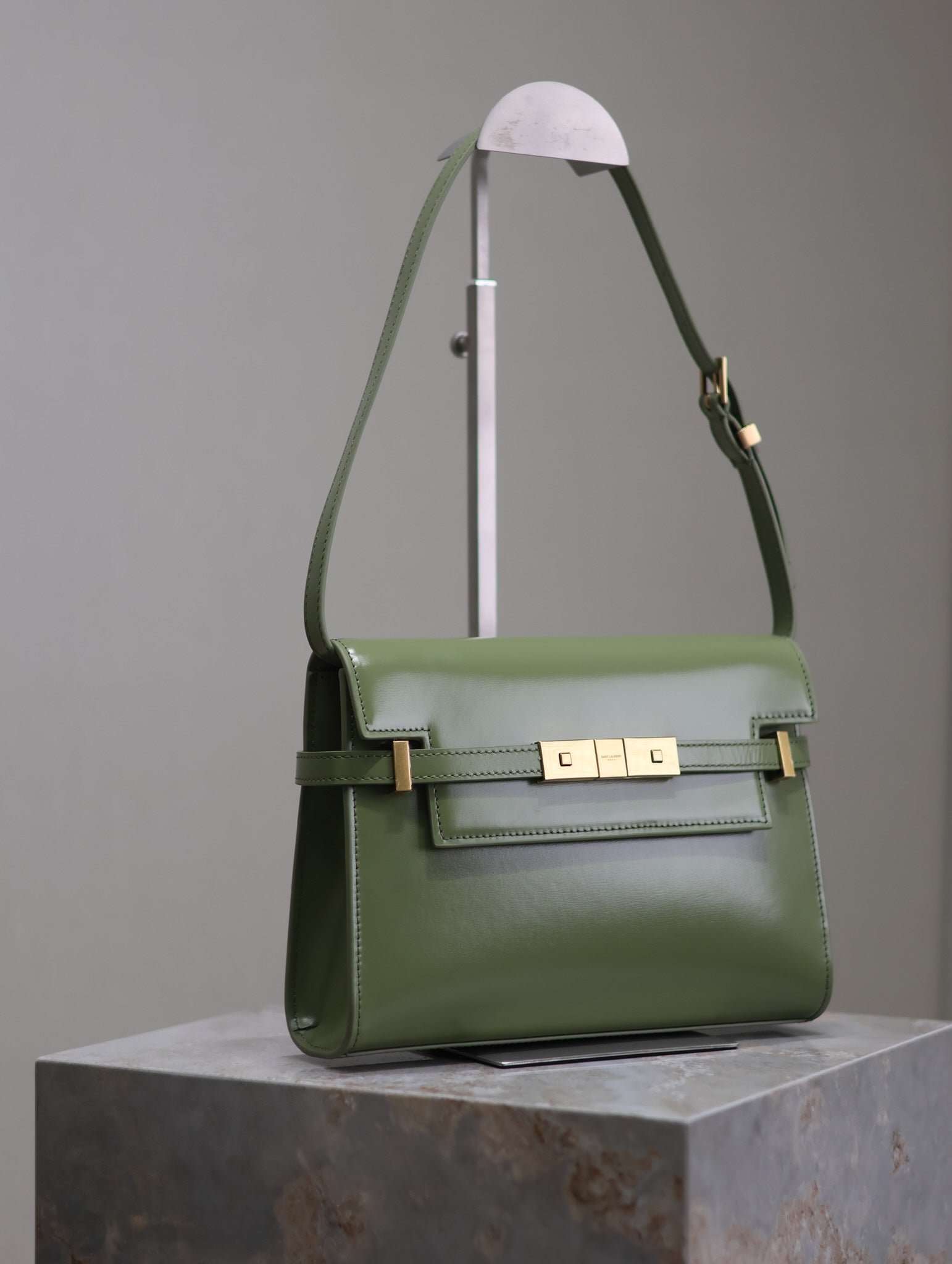 {Style No: XIW2M64P} MANHATTAN SMALL 24 IN OLIVE GREEN SMOOTH LAMBSKIN GOLD HARDWARE - Image 5