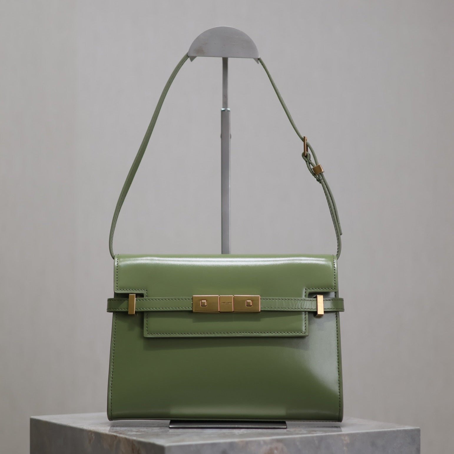 {Style No: XIW2M64P} MANHATTAN SMALL 24 IN OLIVE GREEN SMOOTH LAMBSKIN GOLD HARDWARE