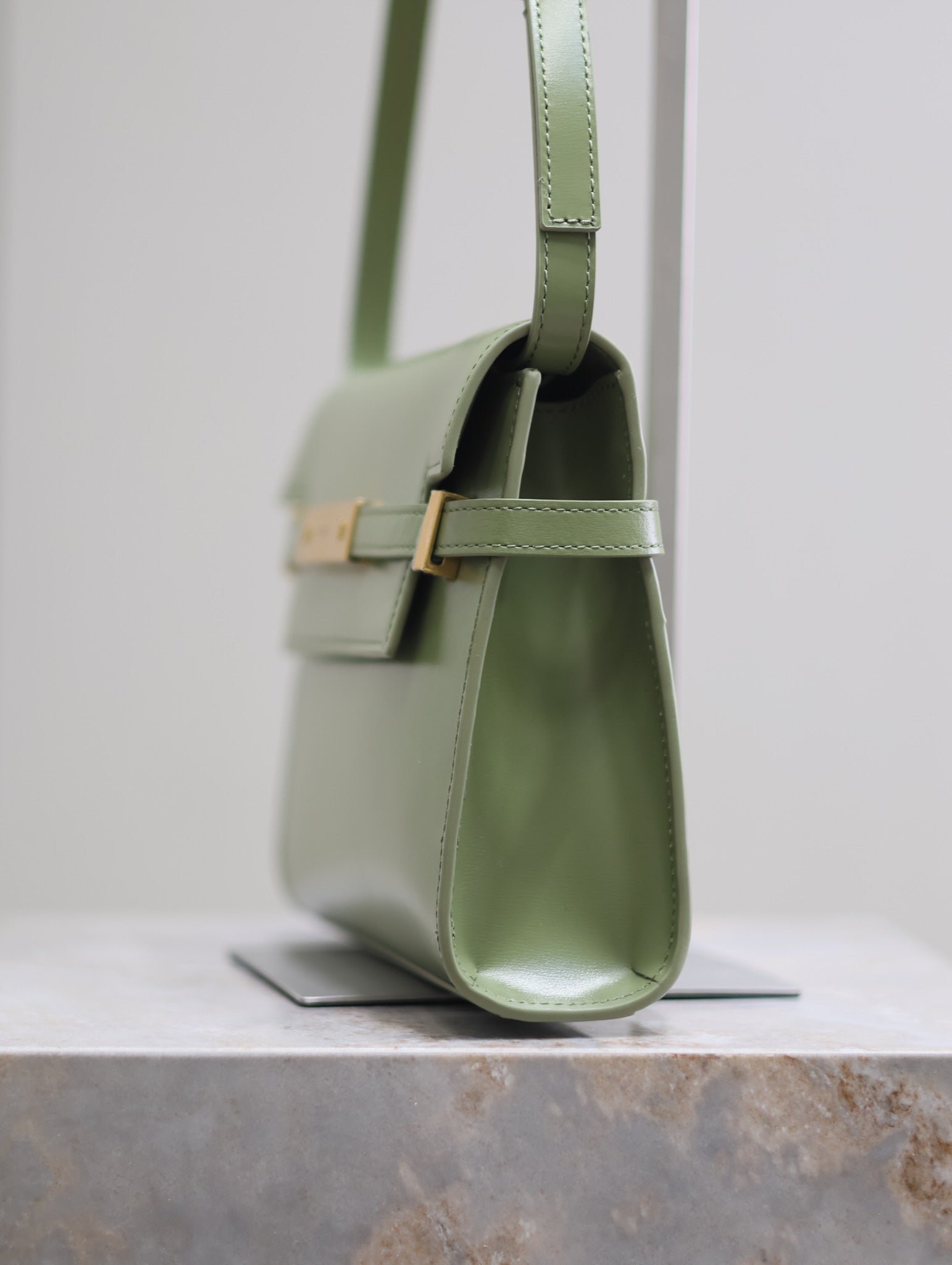 {Style No: XIW2M64P} MANHATTAN SMALL 24 IN OLIVE GREEN SMOOTH LAMBSKIN GOLD HARDWARE - Image 7
