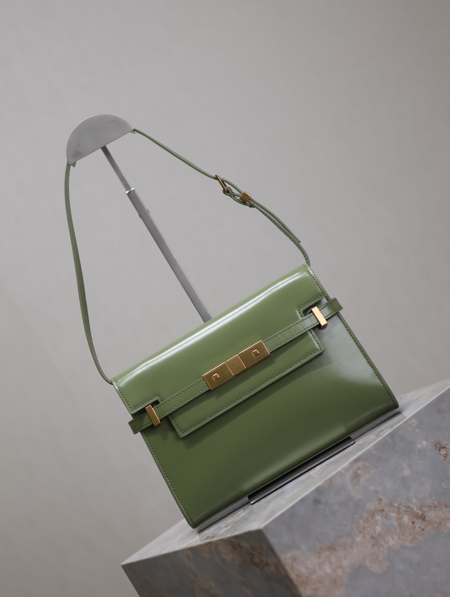 {Style No: XIW2M64P} MANHATTAN SMALL 24 IN OLIVE GREEN SMOOTH LAMBSKIN GOLD HARDWARE - Image 8