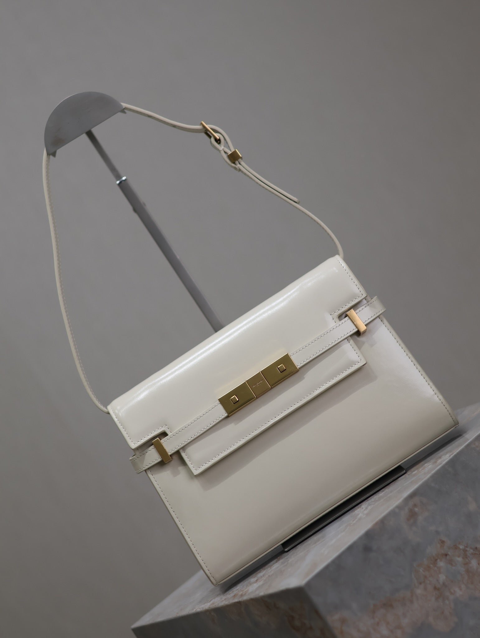{Style No: J12W8WND} MANHATTAN SMALL 24 IN WHITE SMOOTH LAMBSKIN GOLD HARDWARE - Image 4