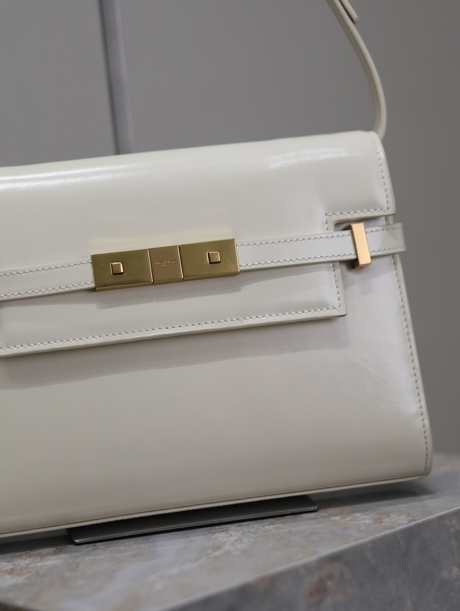 {Style No: J12W8WND} MANHATTAN SMALL 24 IN WHITE SMOOTH LAMBSKIN GOLD HARDWARE - Image 6