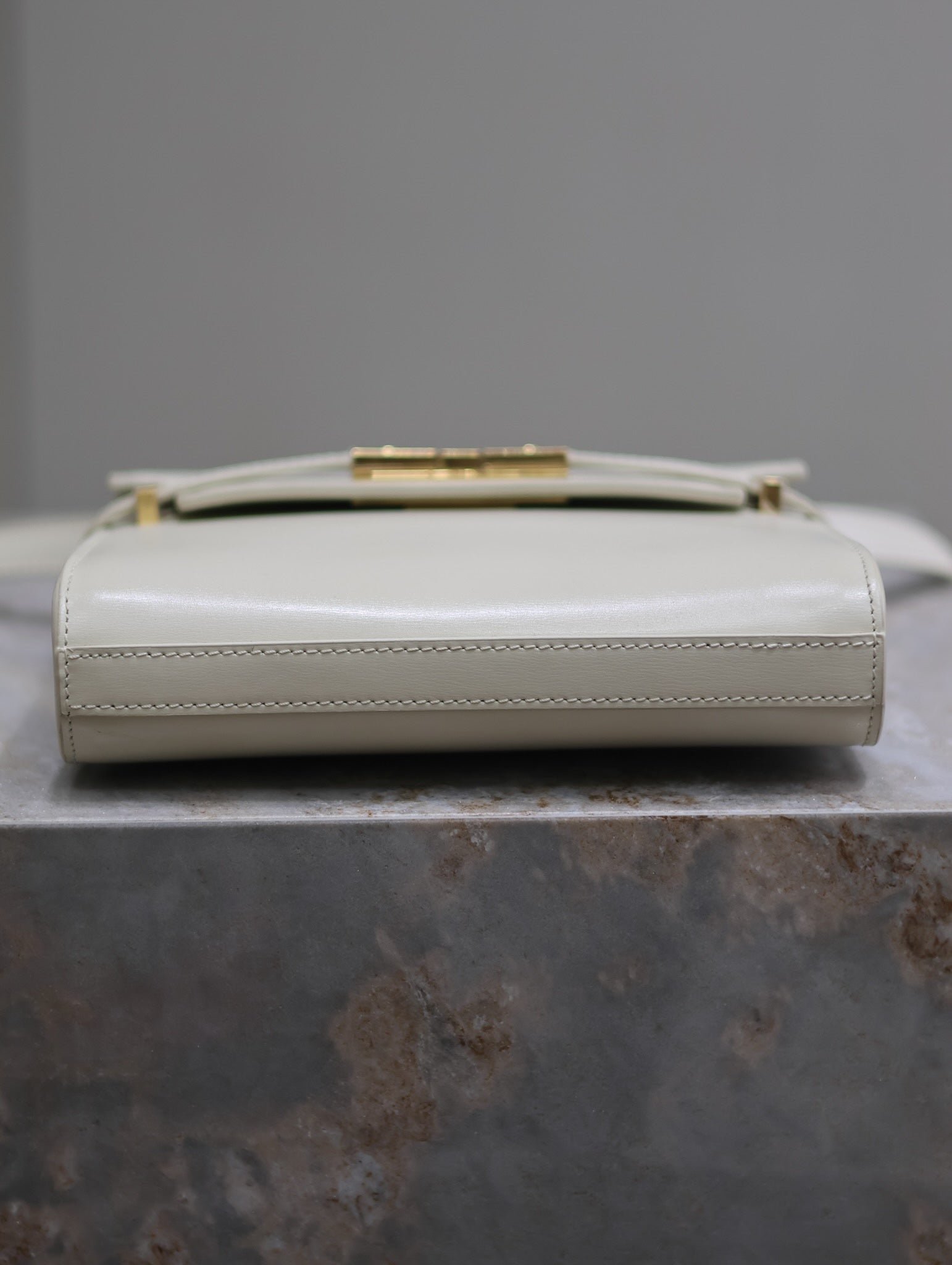 {Style No: KNAJSYV5} YSL 25S MINI MANHATTAN 19 IN BLANC VINTAGE CALFSKIN GOLD HARDWARE - Image 7