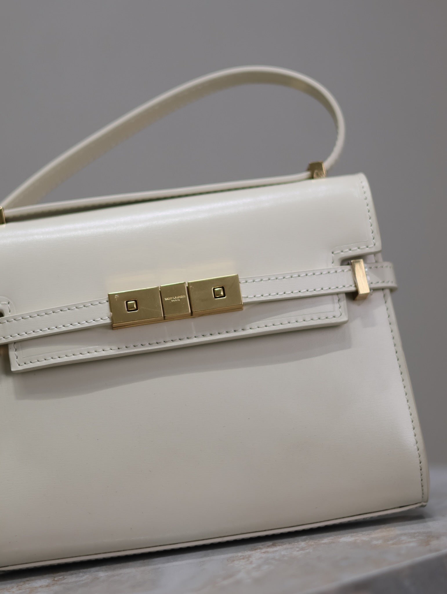 {Style No: KNAJSYV5} YSL 25S MINI MANHATTAN 19 IN BLANC VINTAGE CALFSKIN GOLD HARDWARE - Image 5