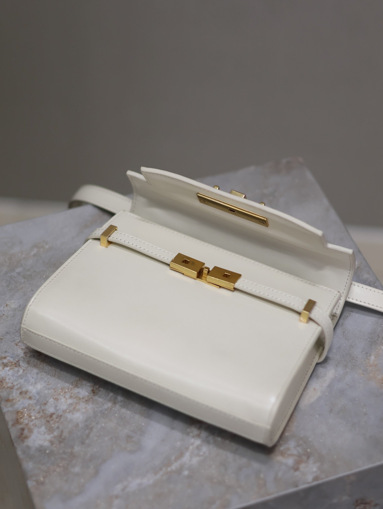 {Style No: KNAJSYV5} YSL 25S MINI MANHATTAN 19 IN BLANC VINTAGE CALFSKIN GOLD HARDWARE - Image 3
