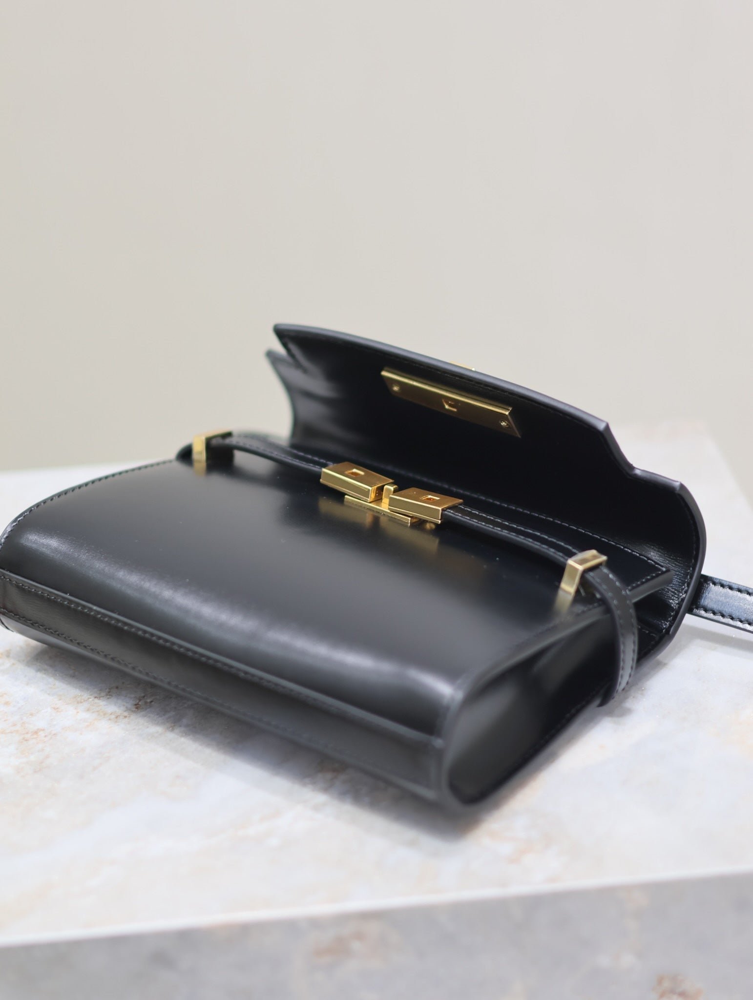 {Style No: TBF57YRT} MANHATTAN MINI 19 IN BLACK SMOOTH LAMBSKIN GOLD BUCKLE - Image 3
