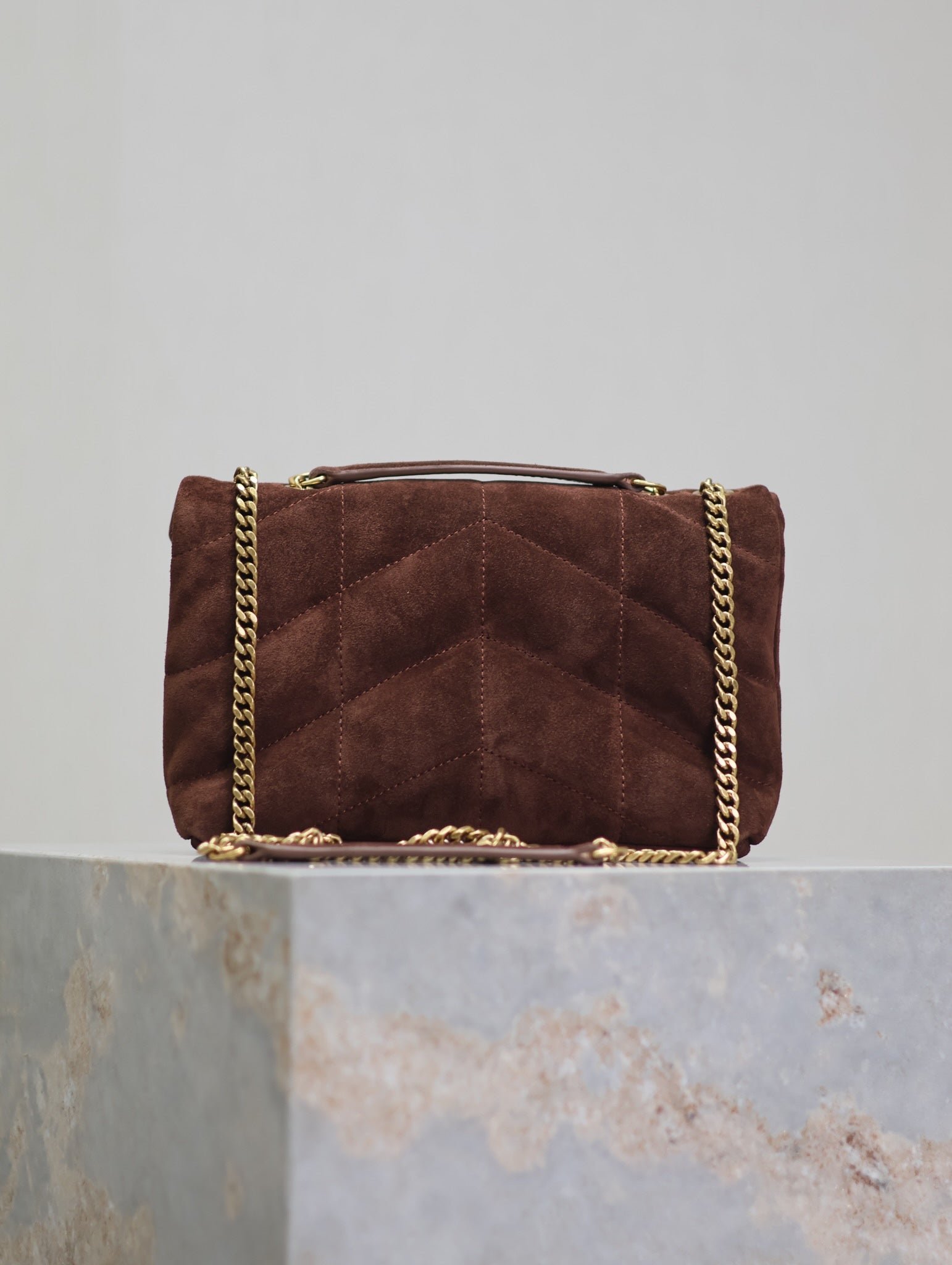 {Style No: I8FXWUSX} PUFFER TOY 23 IN WALNUT BROWN SUEDE GOLD HARDWARE - Image 2
