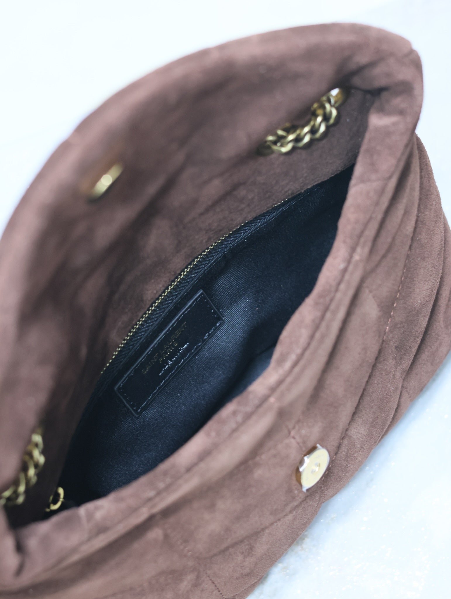 {Style No: I8FXWUSX} PUFFER TOY 23 IN WALNUT BROWN SUEDE GOLD HARDWARE - Image 3