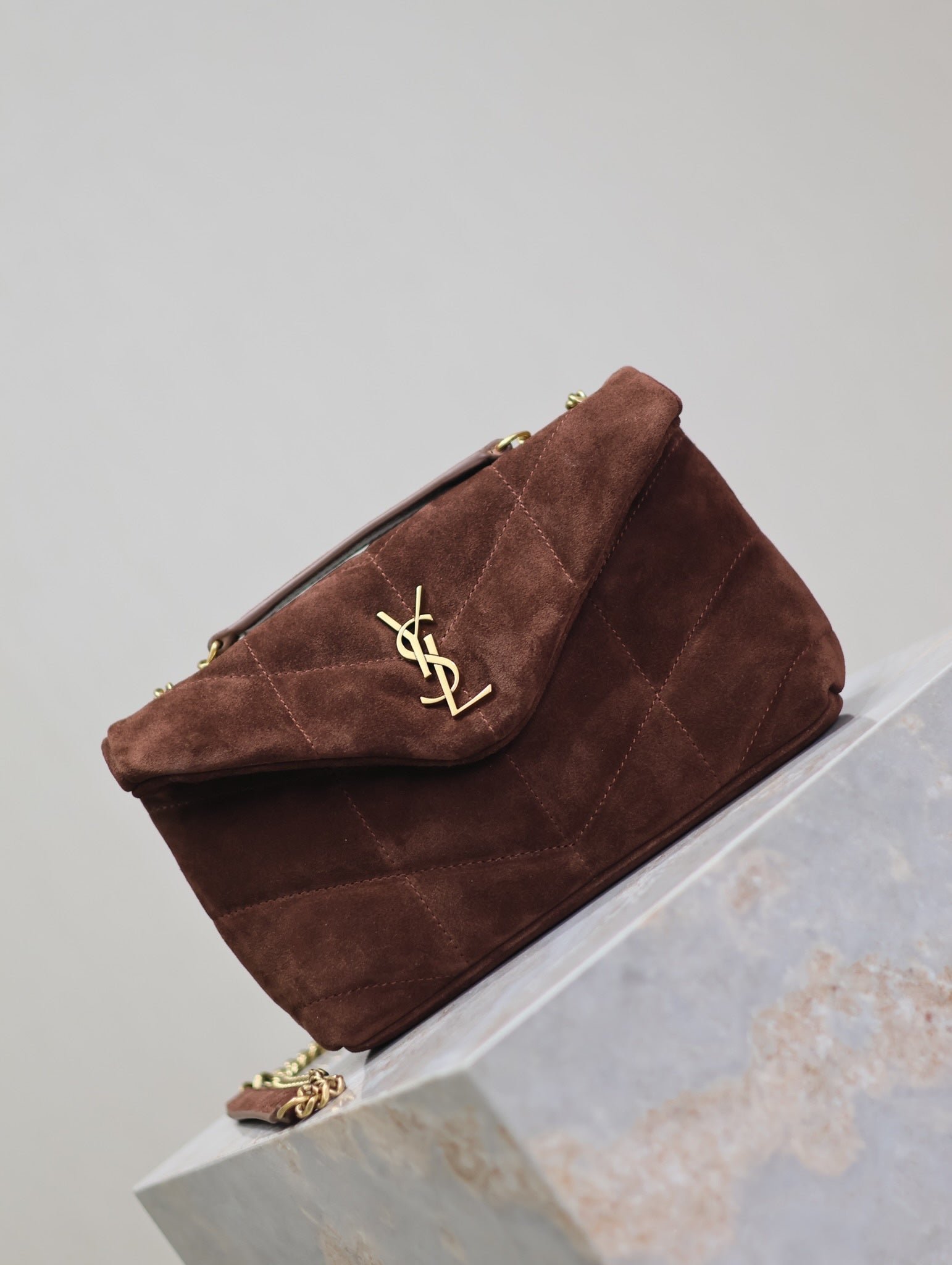 {Style No: I8FXWUSX} PUFFER TOY 23 IN WALNUT BROWN SUEDE GOLD HARDWARE - Image 7