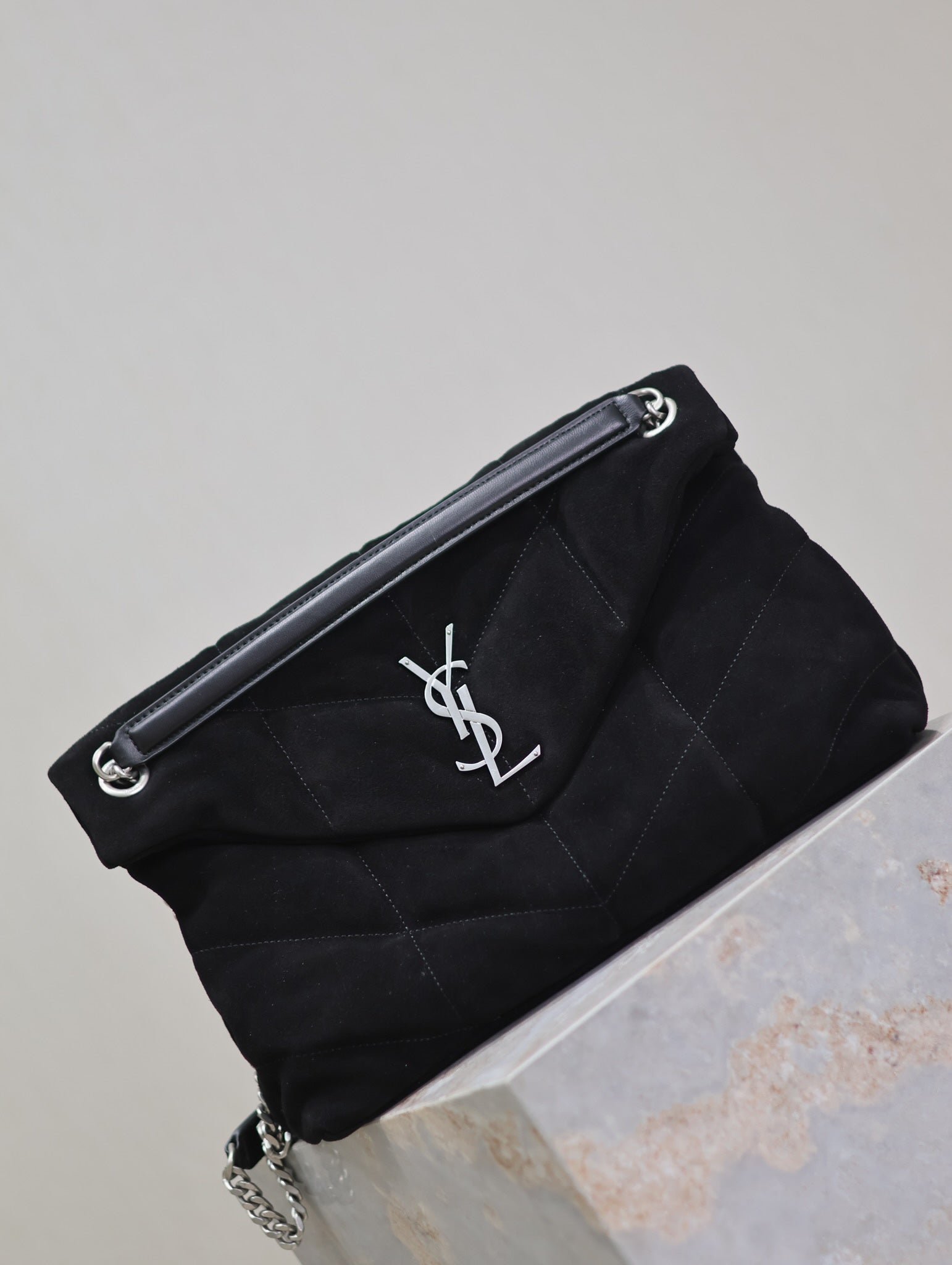 {Style No: 4TKOVLZ5} YSL 25S LOULOU PUFFER GM 35 IN BLACK SUEDE SILVER HARDWARE - Image 7