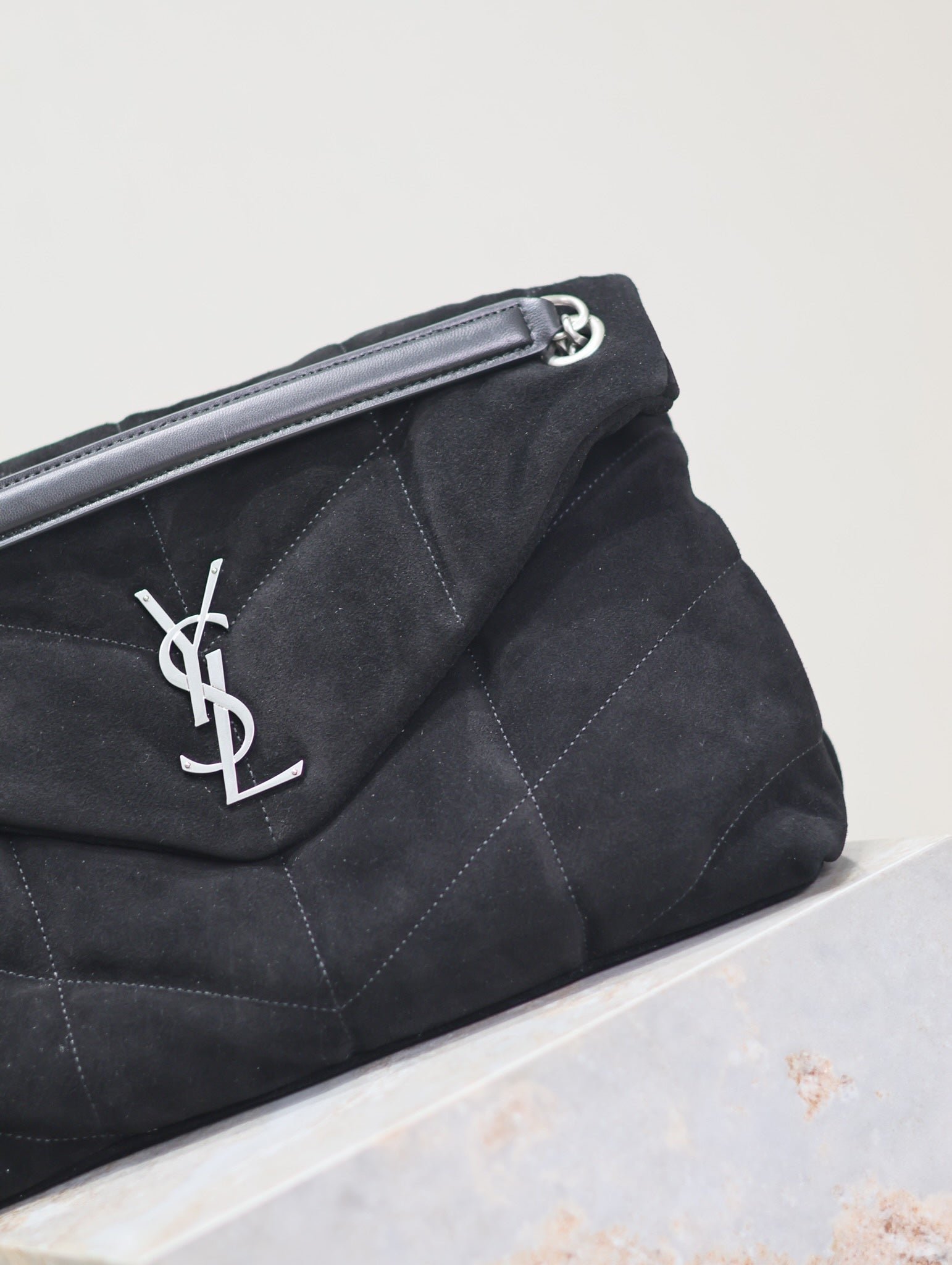 {Style No: 4TKOVLZ5} YSL 25S LOULOU PUFFER GM 35 IN BLACK SUEDE SILVER HARDWARE - Image 3