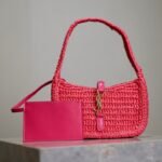 {Style No: WSX1FJA3} LE 5 À 7 BAG 19 IN MAGENTA PINK WOVEN RAFFIA