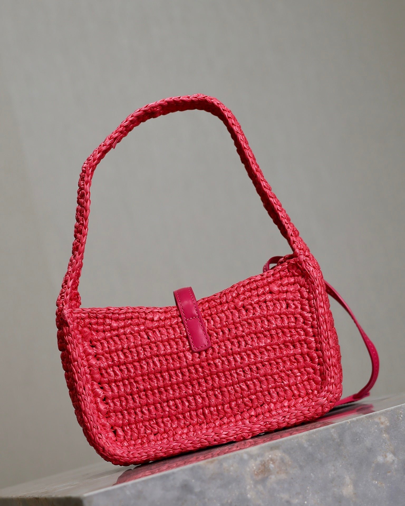 {Style No: WSX1FJA3} LE 5 À 7 BAG 19 IN MAGENTA PINK WOVEN RAFFIA - Image 9