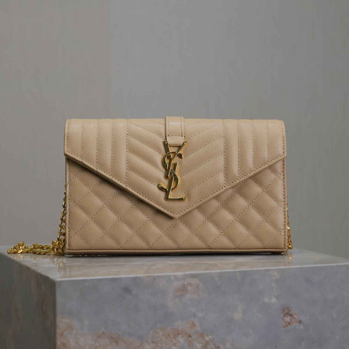 {Style No: E862YS1A} ENVELOPE CHAIN BAG 22 IN SEPIA TAN LAMBSKIN GOLD HARDWARE