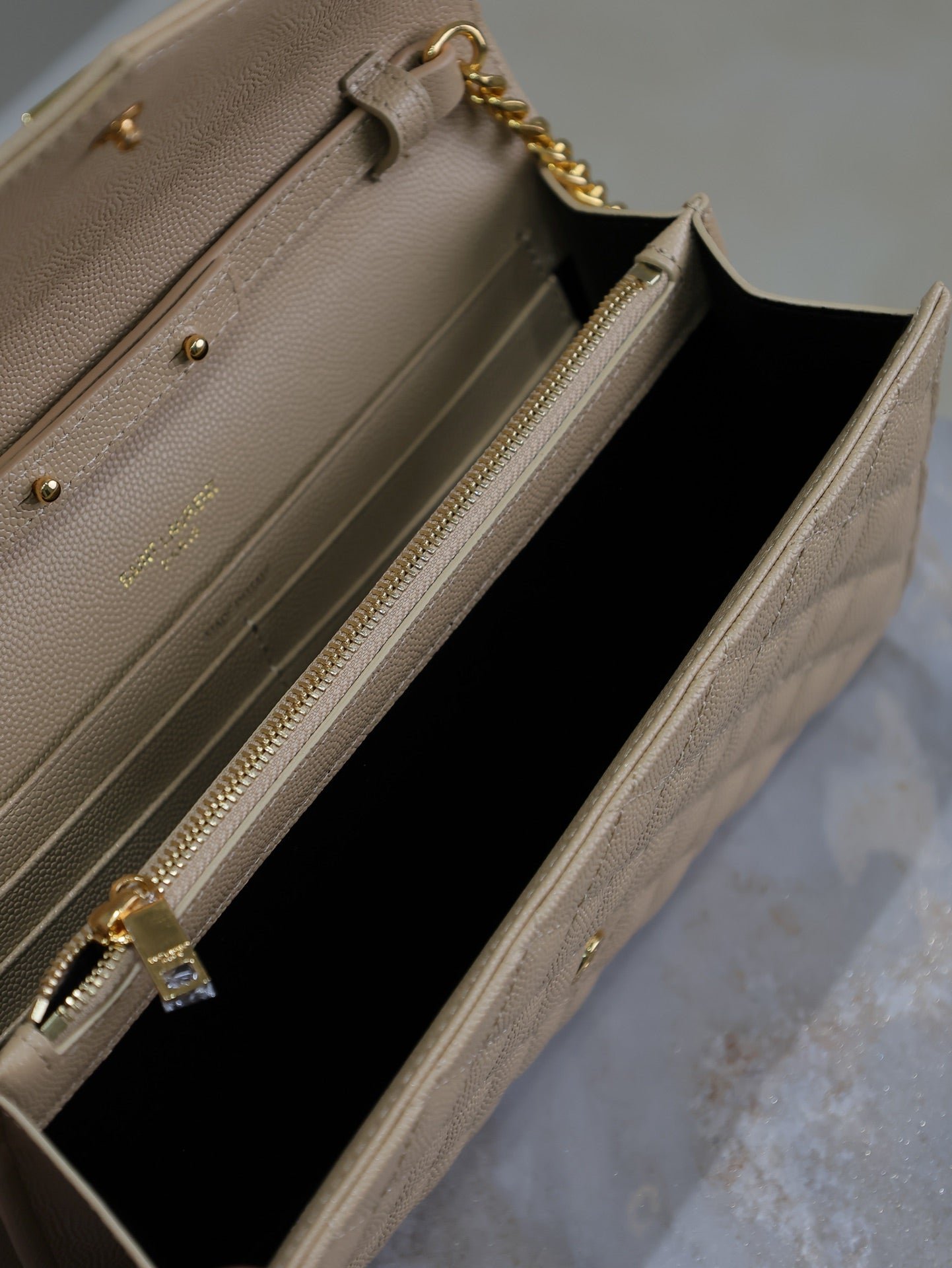 {Style No: E862YS1A} ENVELOPE CHAIN BAG 22 IN SEPIA TAN LAMBSKIN GOLD HARDWARE - Image 6