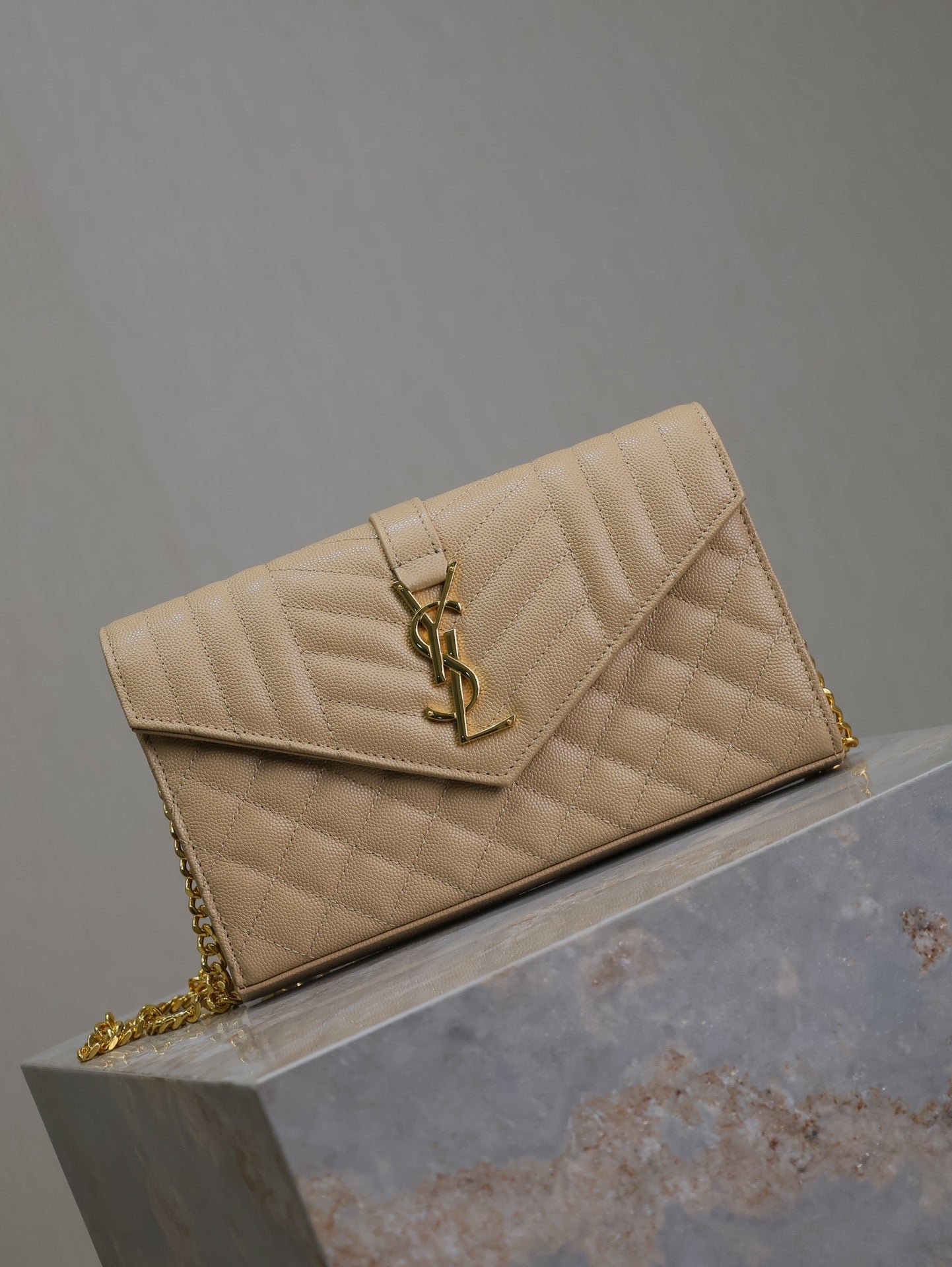 {Style No: E862YS1A} ENVELOPE CHAIN BAG 22 IN SEPIA TAN LAMBSKIN GOLD HARDWARE - Image 7