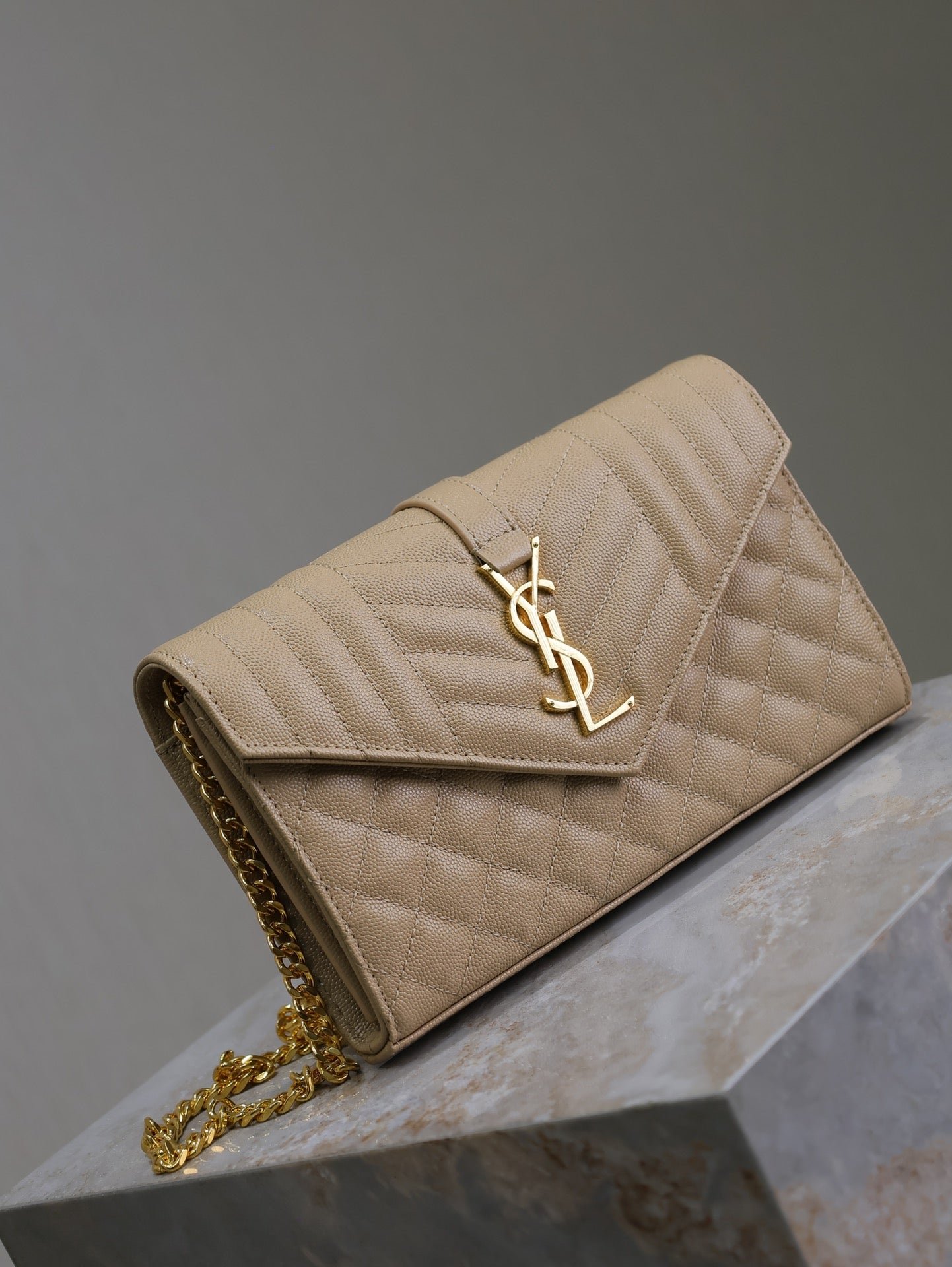 {Style No: E862YS1A} ENVELOPE CHAIN BAG 22 IN SEPIA TAN LAMBSKIN GOLD HARDWARE - Image 8