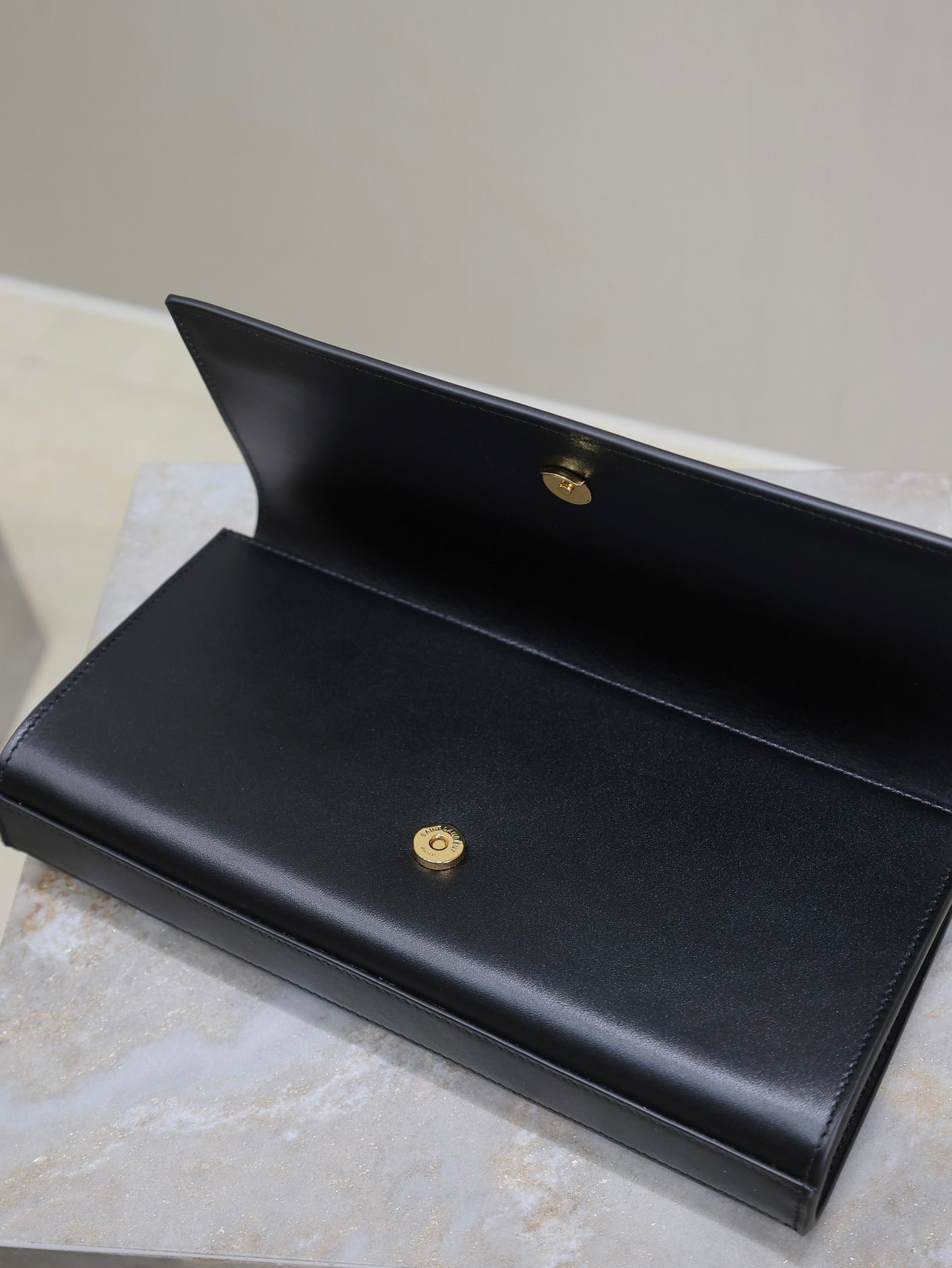 {Style No: G1UB32WJ} CLASSIC KATE CLUTCH 27 IN BLACK LAMBSKIN GOLD HARDWARE - Image 2