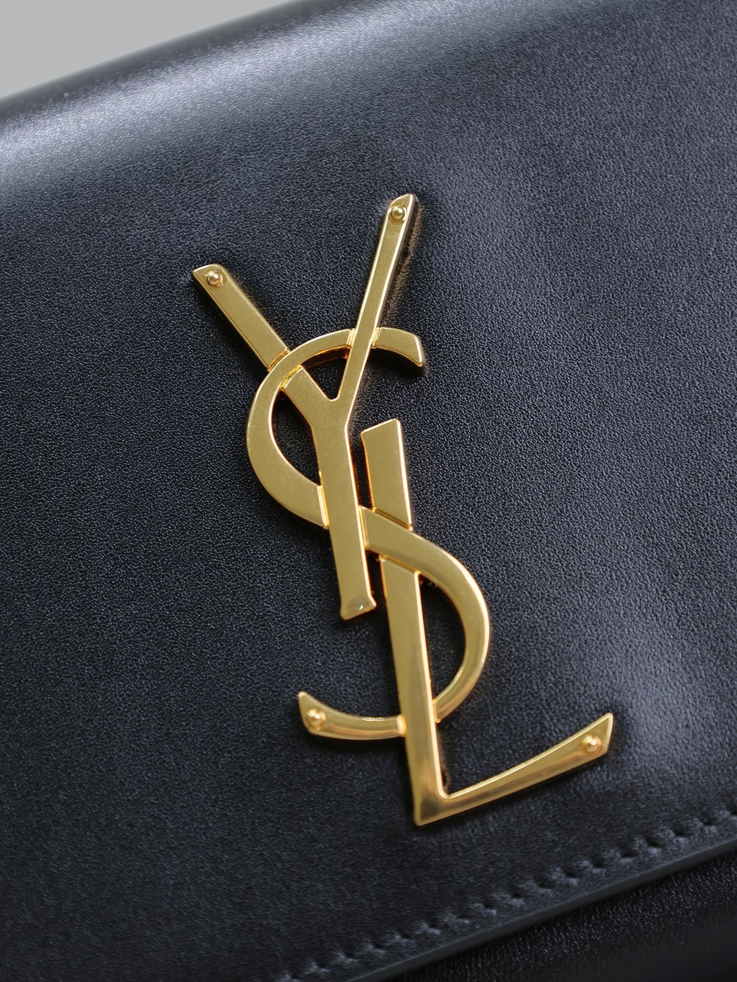 {Style No: G1UB32WJ} CLASSIC KATE CLUTCH 27 IN BLACK LAMBSKIN GOLD HARDWARE - Image 3