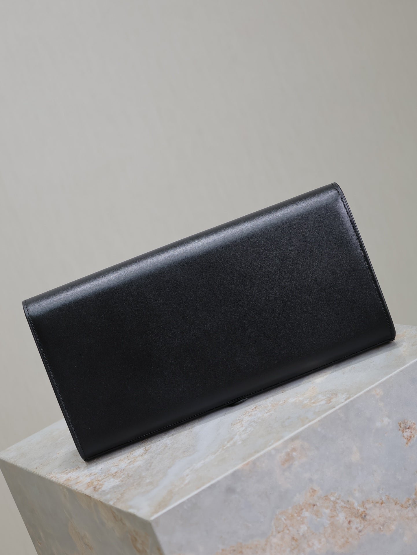 {Style No: G1UB32WJ} CLASSIC KATE CLUTCH 27 IN BLACK LAMBSKIN GOLD HARDWARE - Image 5