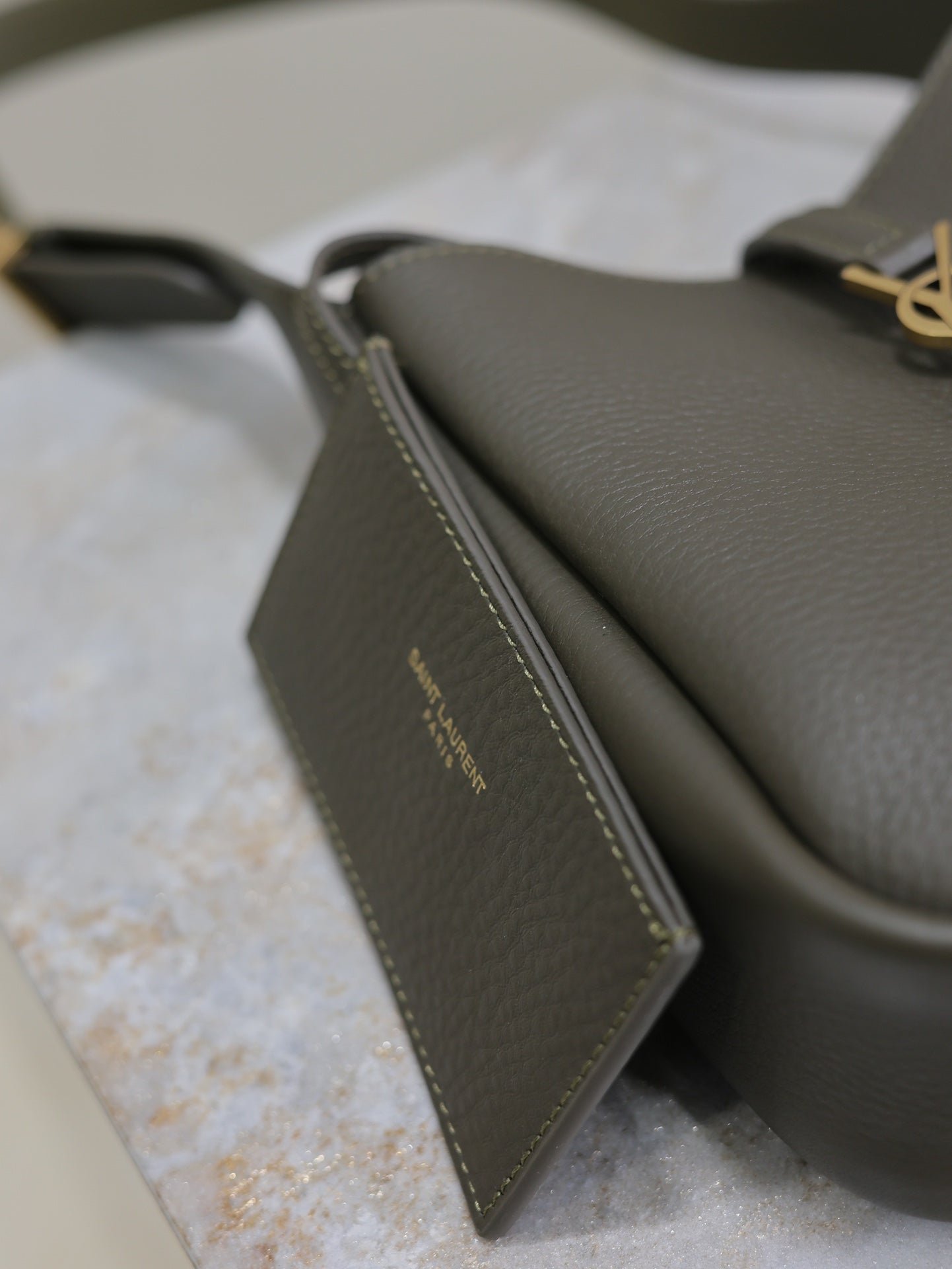 {Style No: DVDYS57J} YSL 25S LE 5 À 7 BAG 16 IN LIGHT MUSK GRAINED CALFSKIN GOLD HARDWARE - Image 9