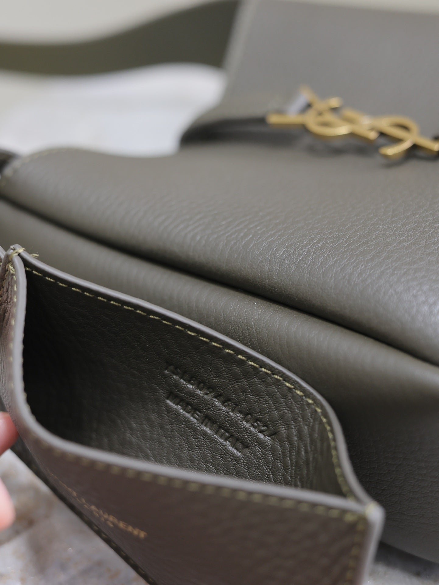 {Style No: DVDYS57J} YSL 25S LE 5 À 7 BAG 16 IN LIGHT MUSK GRAINED CALFSKIN GOLD HARDWARE - Image 7