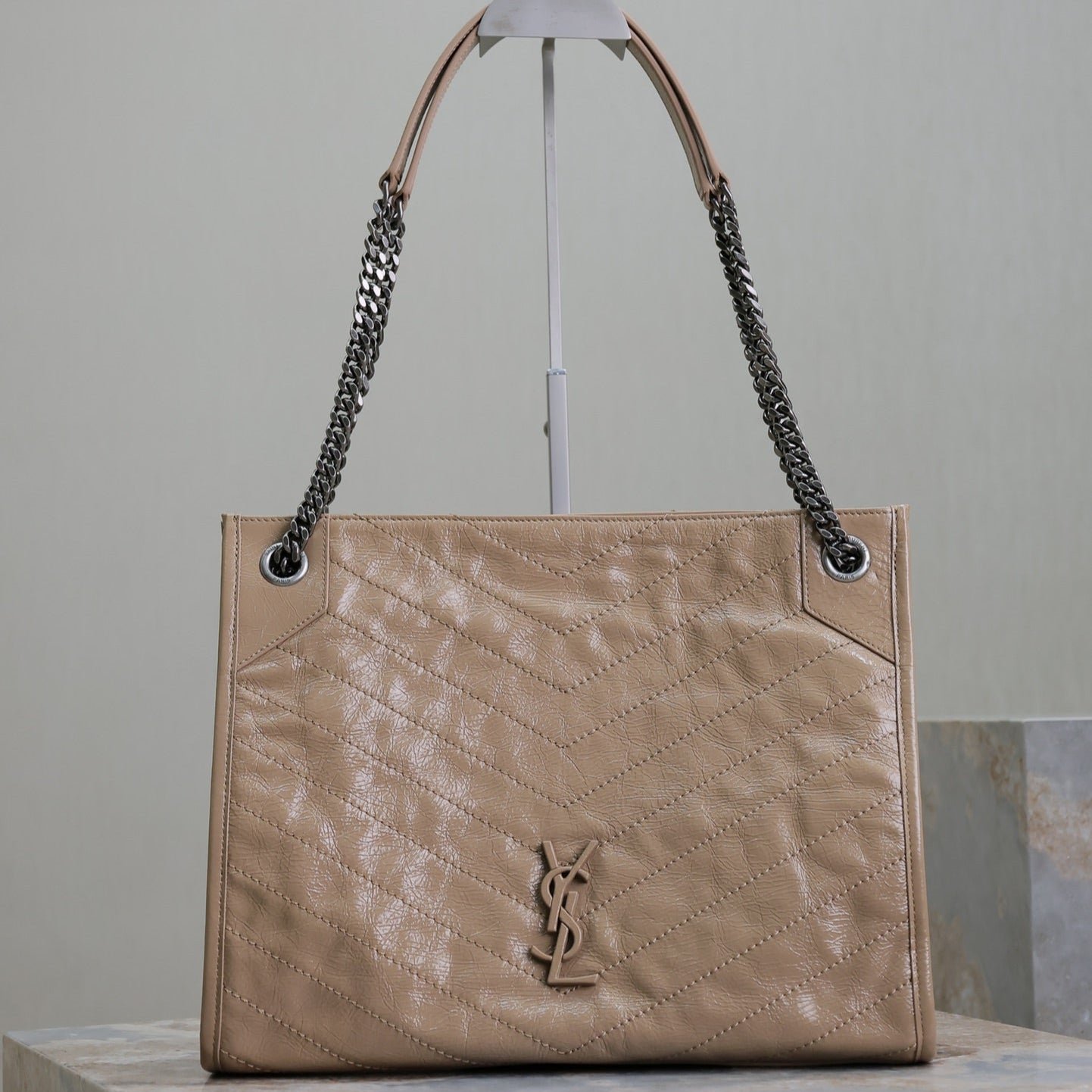 {Style No: 9D1HABVT} NIKI SHOPPING BAG 33 IN LIGHT BROWN CRUMPLED CALFSKIN