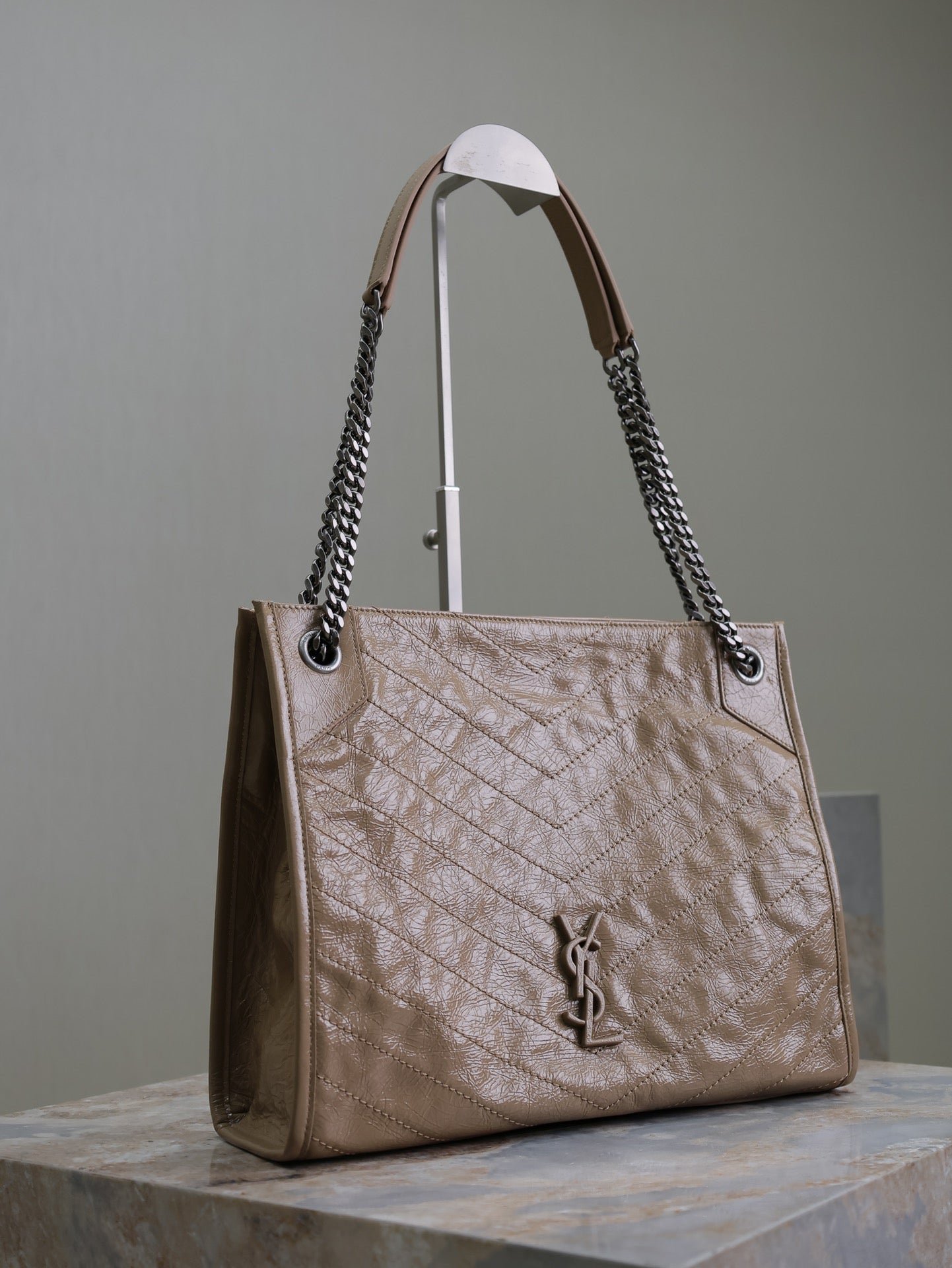 {Style No: 9D1HABVT} NIKI SHOPPING BAG 33 IN LIGHT BROWN CRUMPLED CALFSKIN - Image 5