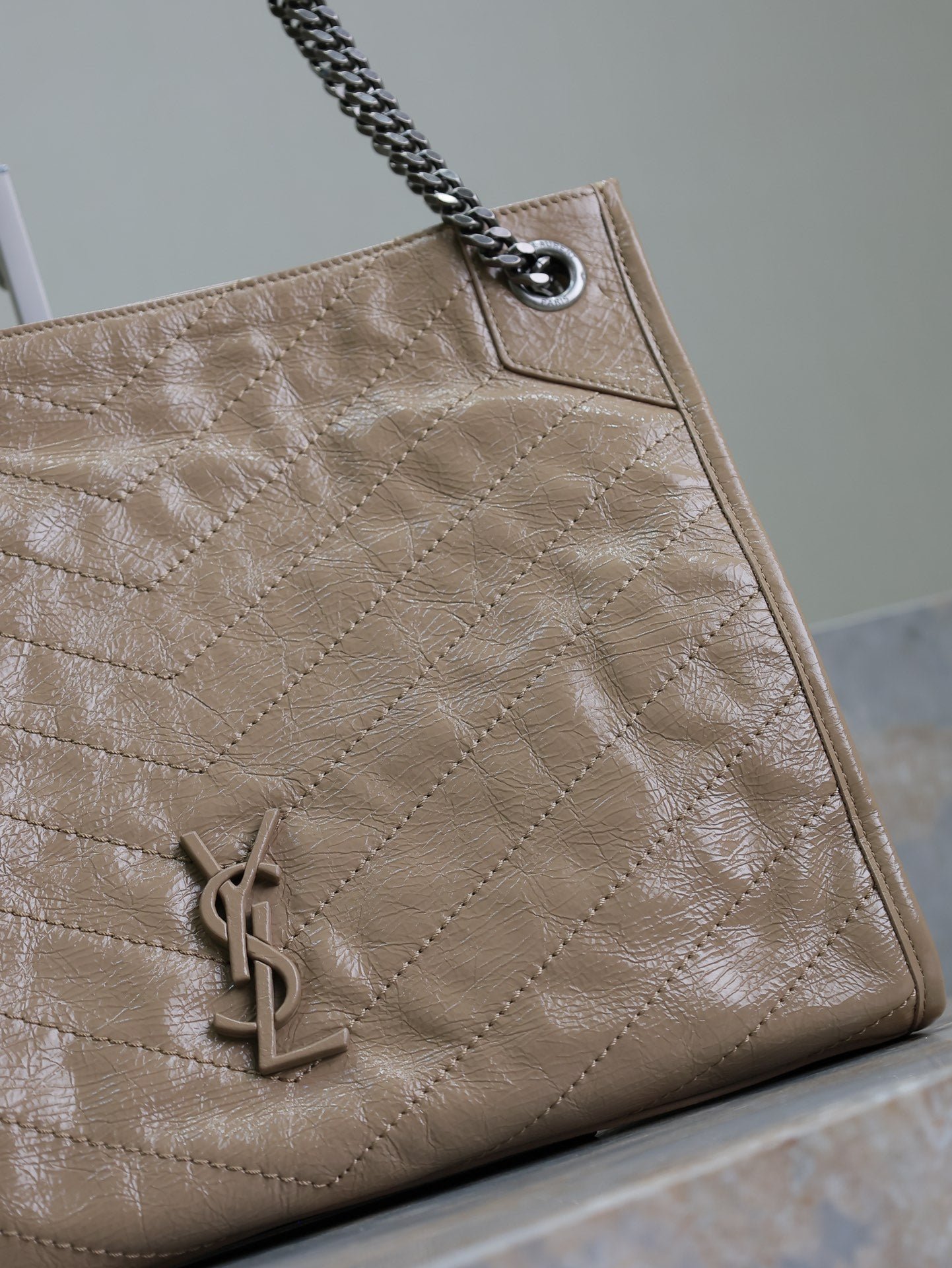 {Style No: 9D1HABVT} NIKI SHOPPING BAG 33 IN LIGHT BROWN CRUMPLED CALFSKIN - Image 6