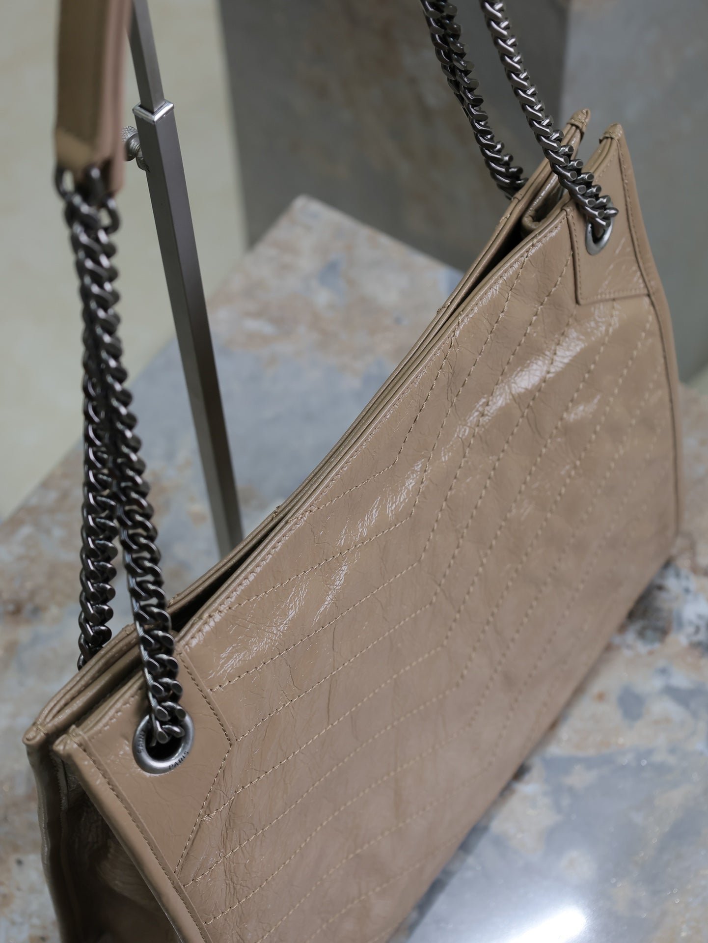 {Style No: 9D1HABVT} NIKI SHOPPING BAG 33 IN LIGHT BROWN CRUMPLED CALFSKIN - Image 9