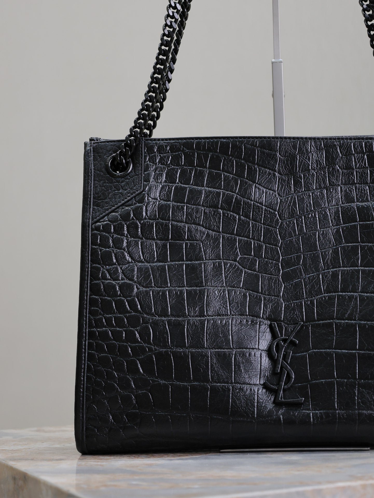 {Style No: 9FH88F63} NIKI SHOPPING BAG 33 IN BLACK CROCODILE-EMBOSSED CALFSKIN - Image 4