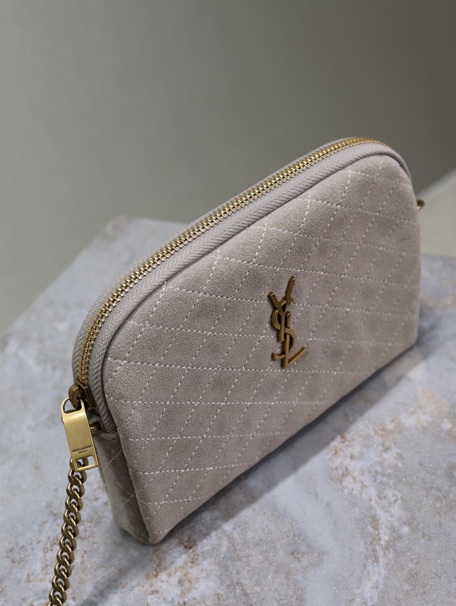 {Style No: ORFW4Y3O} GABY ZIPPED POUCH 19 IN GRAY MATTE SUEDE GOLD HARDWARE - Image 3
