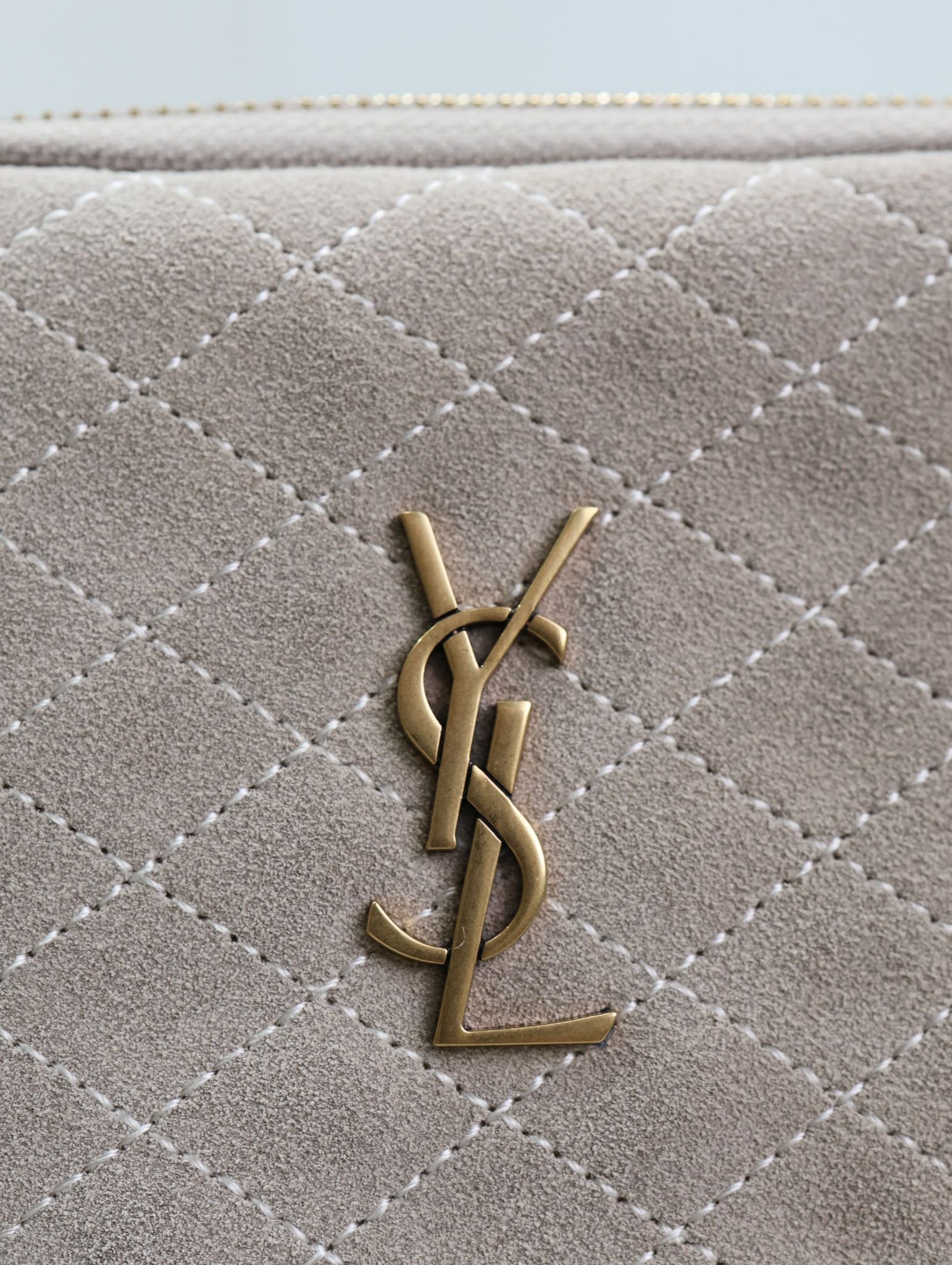 {Style No: ORFW4Y3O} GABY ZIPPED POUCH 19 IN GRAY MATTE SUEDE GOLD HARDWARE - Image 6