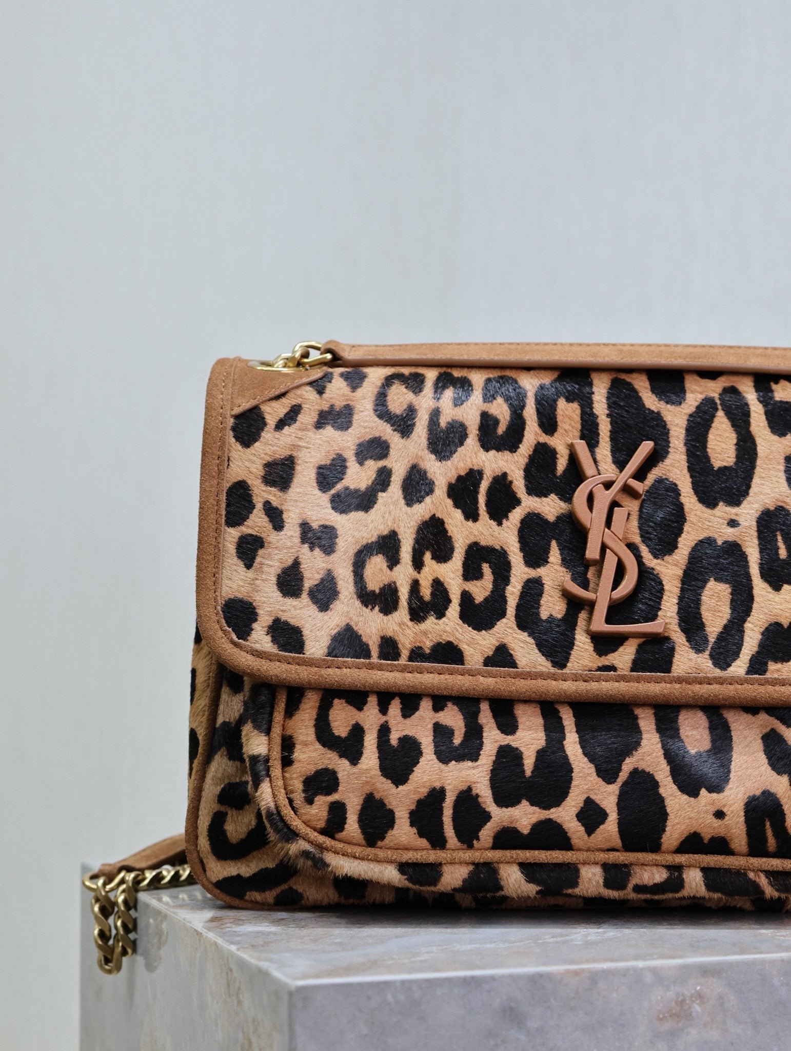 {Style No: 8XMR247B} NIKI MEDIUM 28 IN LEOPARD PRINT CALFSKIN AND BROWN SUEDE TRIM - Image 3