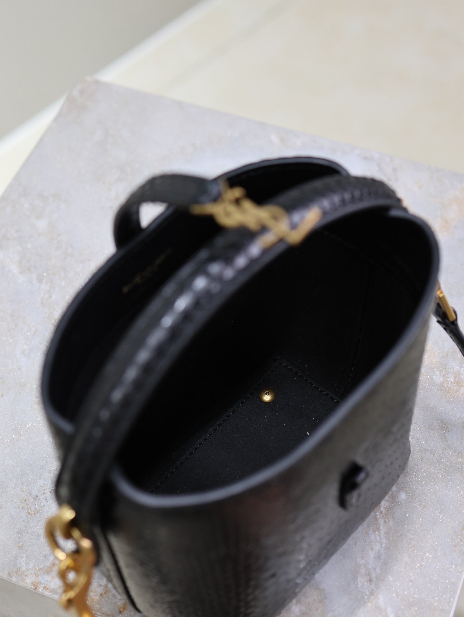 {Style No: 9MXDZ68L} LE 37 MINI BAG 15 IN BLACK SNAKE PATTERN CALFSKIN - Image 4
