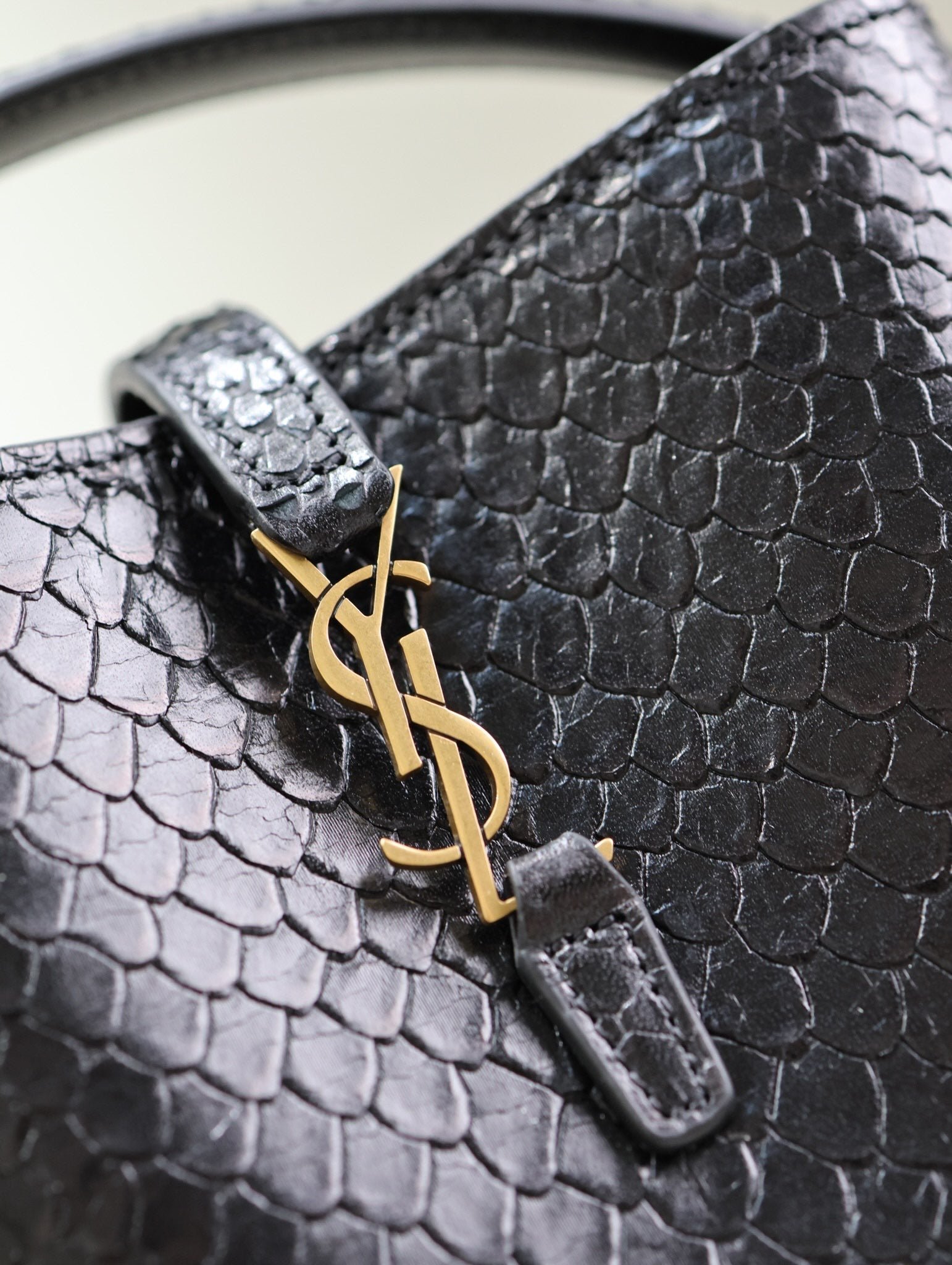{Style No: 9MXDZ68L} LE 37 MINI BAG 15 IN BLACK SNAKE PATTERN CALFSKIN - Image 5
