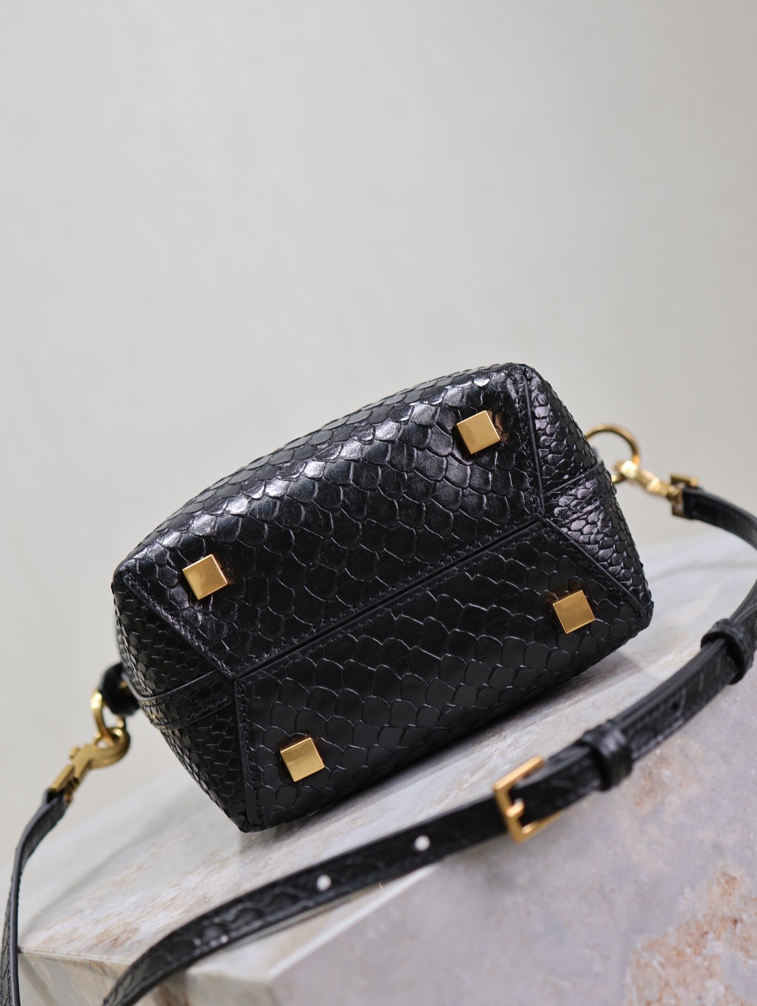 {Style No: 9MXDZ68L} LE 37 MINI BAG 15 IN BLACK SNAKE PATTERN CALFSKIN - Image 6