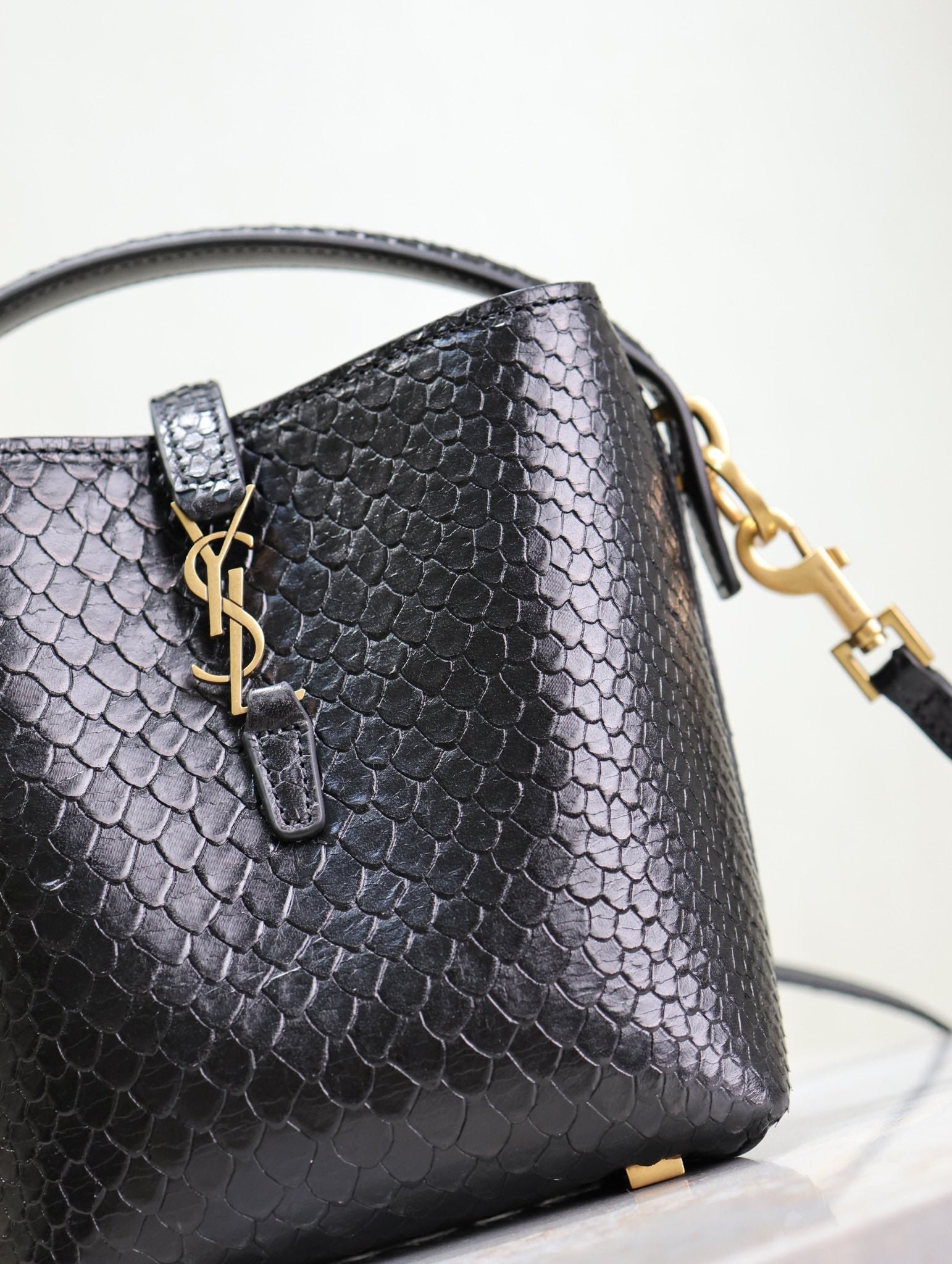 {Style No: 9MXDZ68L} LE 37 MINI BAG 15 IN BLACK SNAKE PATTERN CALFSKIN - Image 7