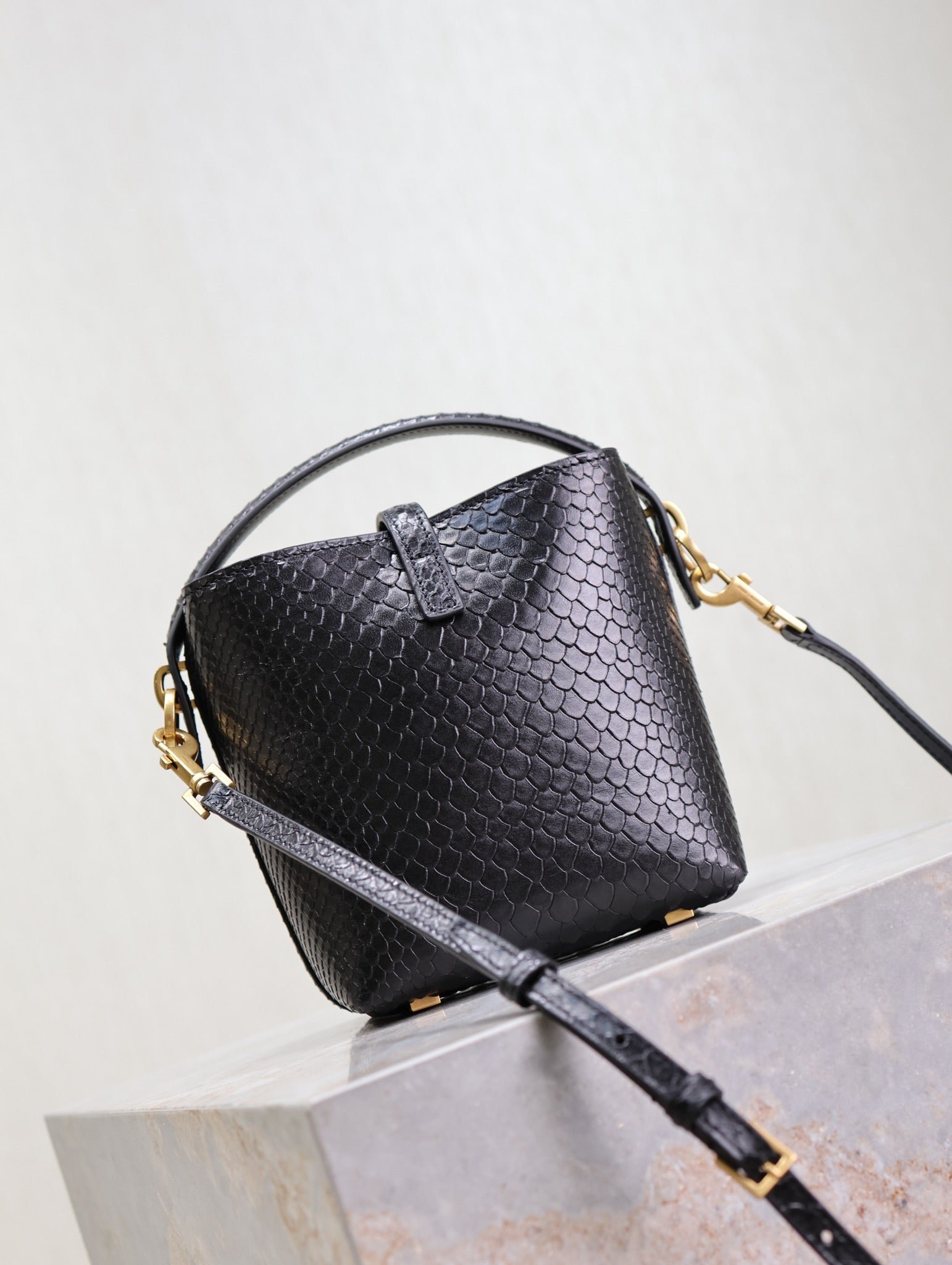 {Style No: 9MXDZ68L} LE 37 MINI BAG 15 IN BLACK SNAKE PATTERN CALFSKIN - Image 8